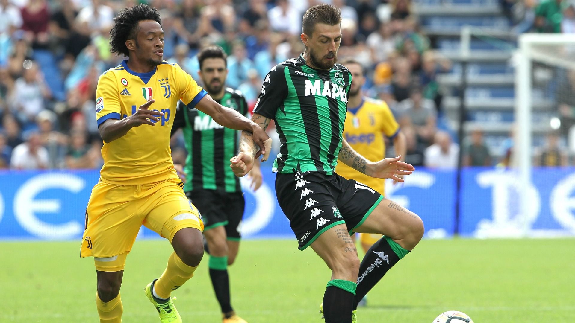 Juan Cuadrado Francesco Acerbi Sassuolo Juventus Serie A