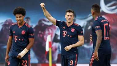 SERGE GNABRY ROBERT LEWANDOWSKI BAYERN MÜNCHEN
