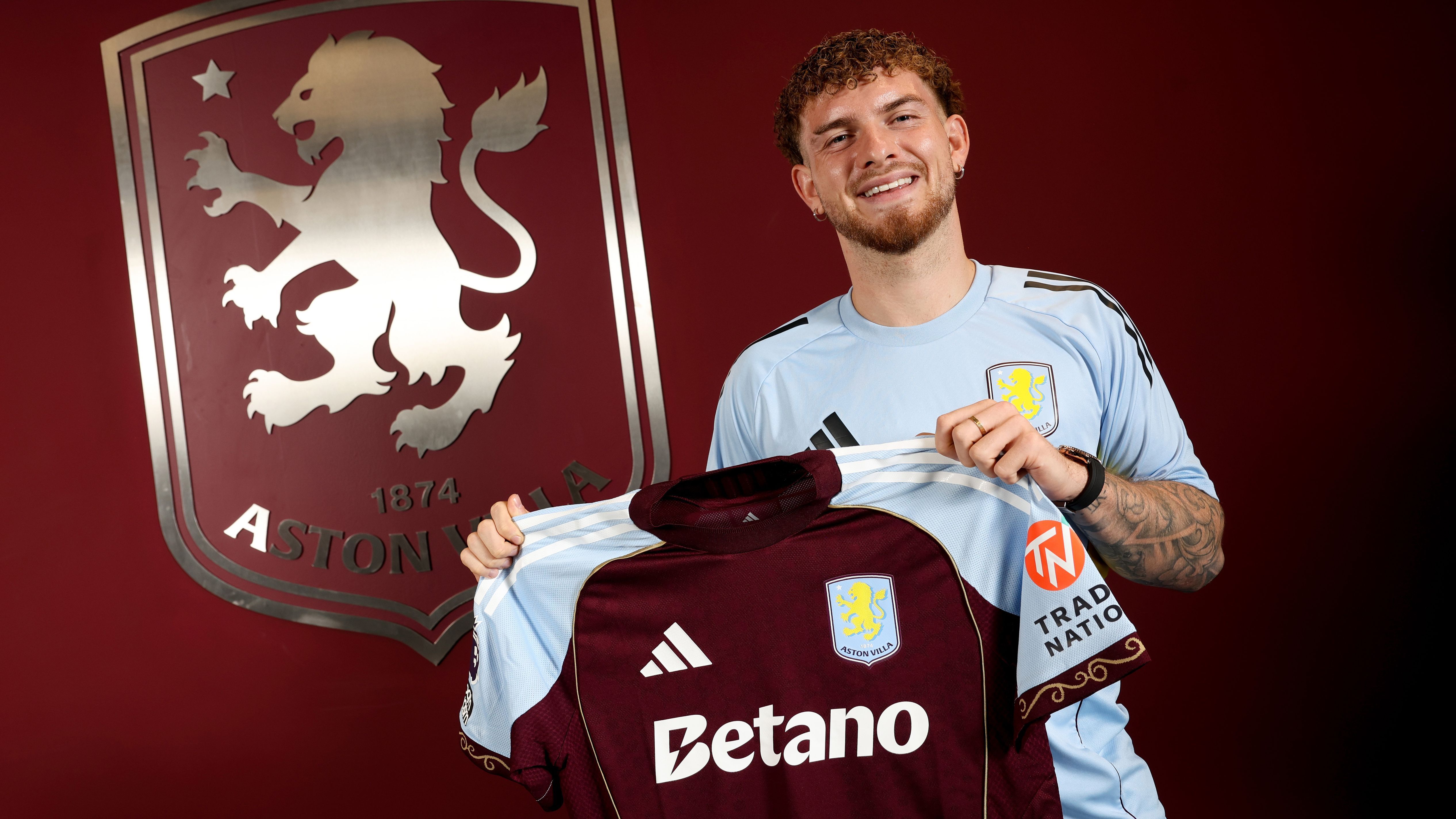 Harvey Elliott Aston Villa 2025