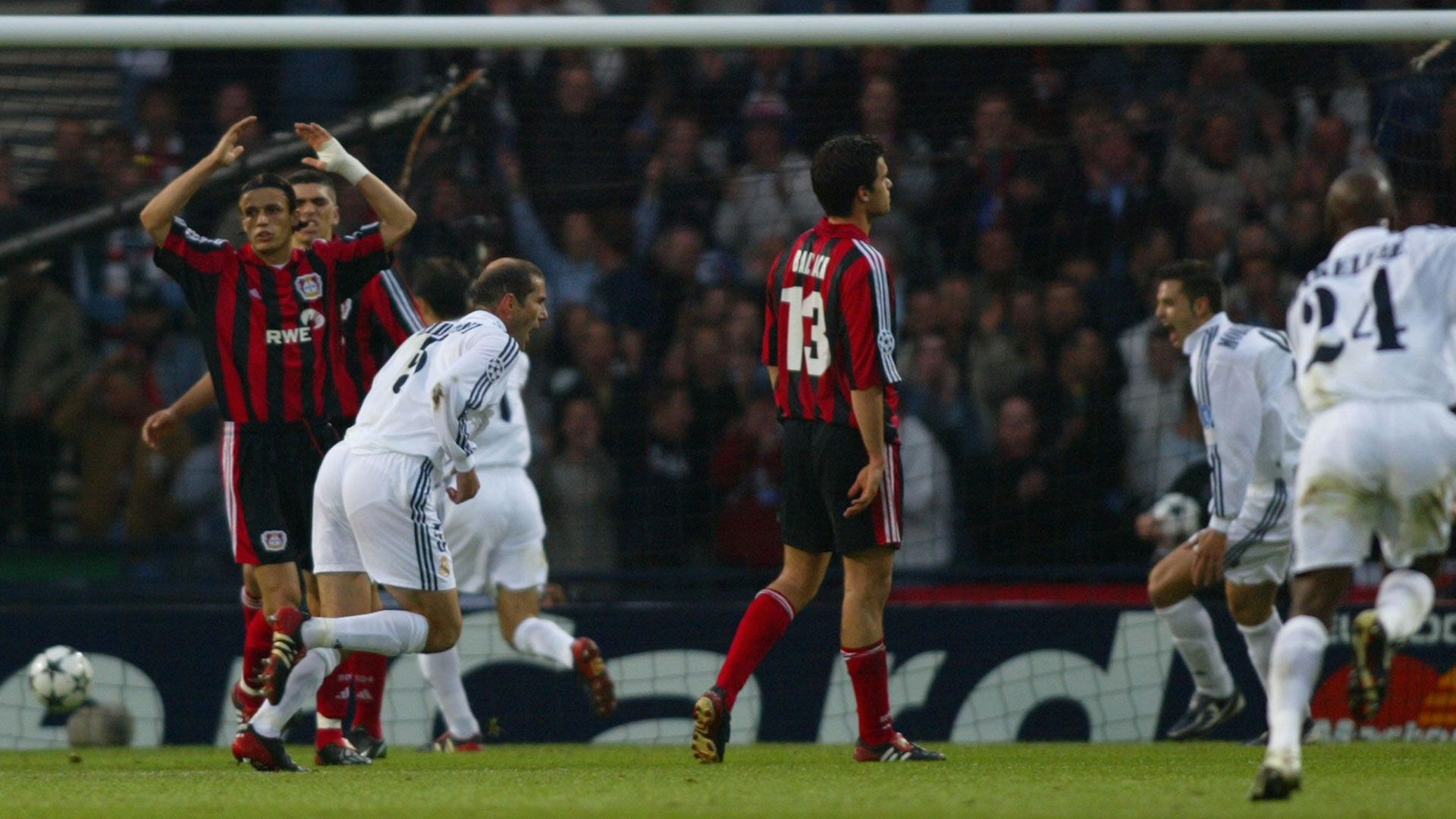 Zinedine Zidane Real Madrid Champions League final 2002