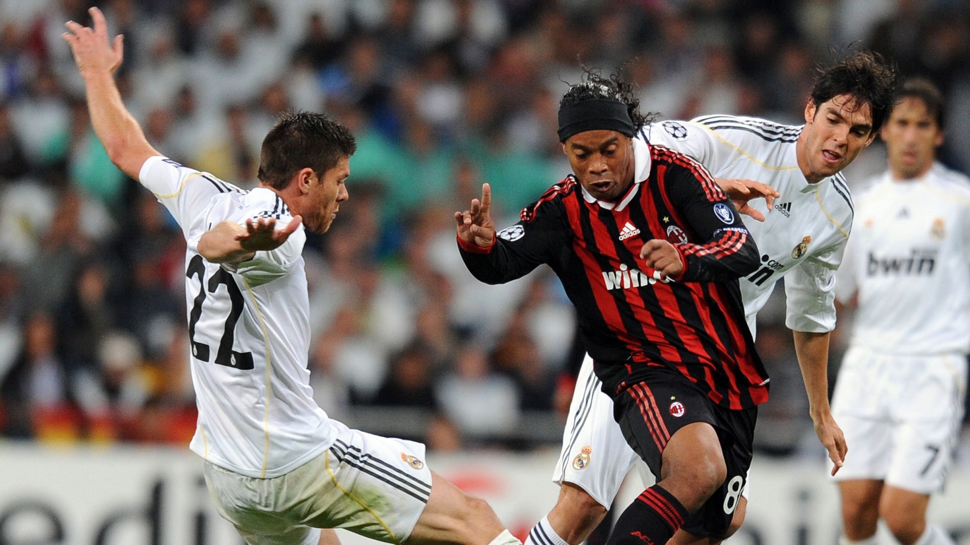 Ronaldinho Xabi Alonso Kaka Real Madrid Milan UEFA Champions league