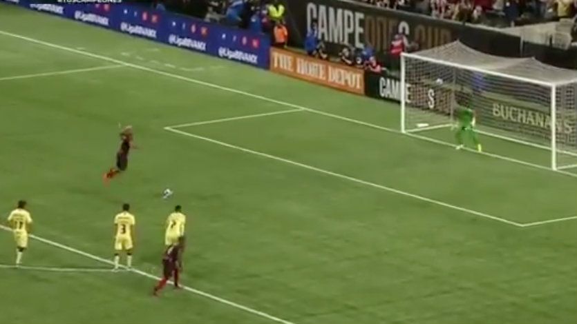 Oscar Jiménez atajada penal Josef Martínez