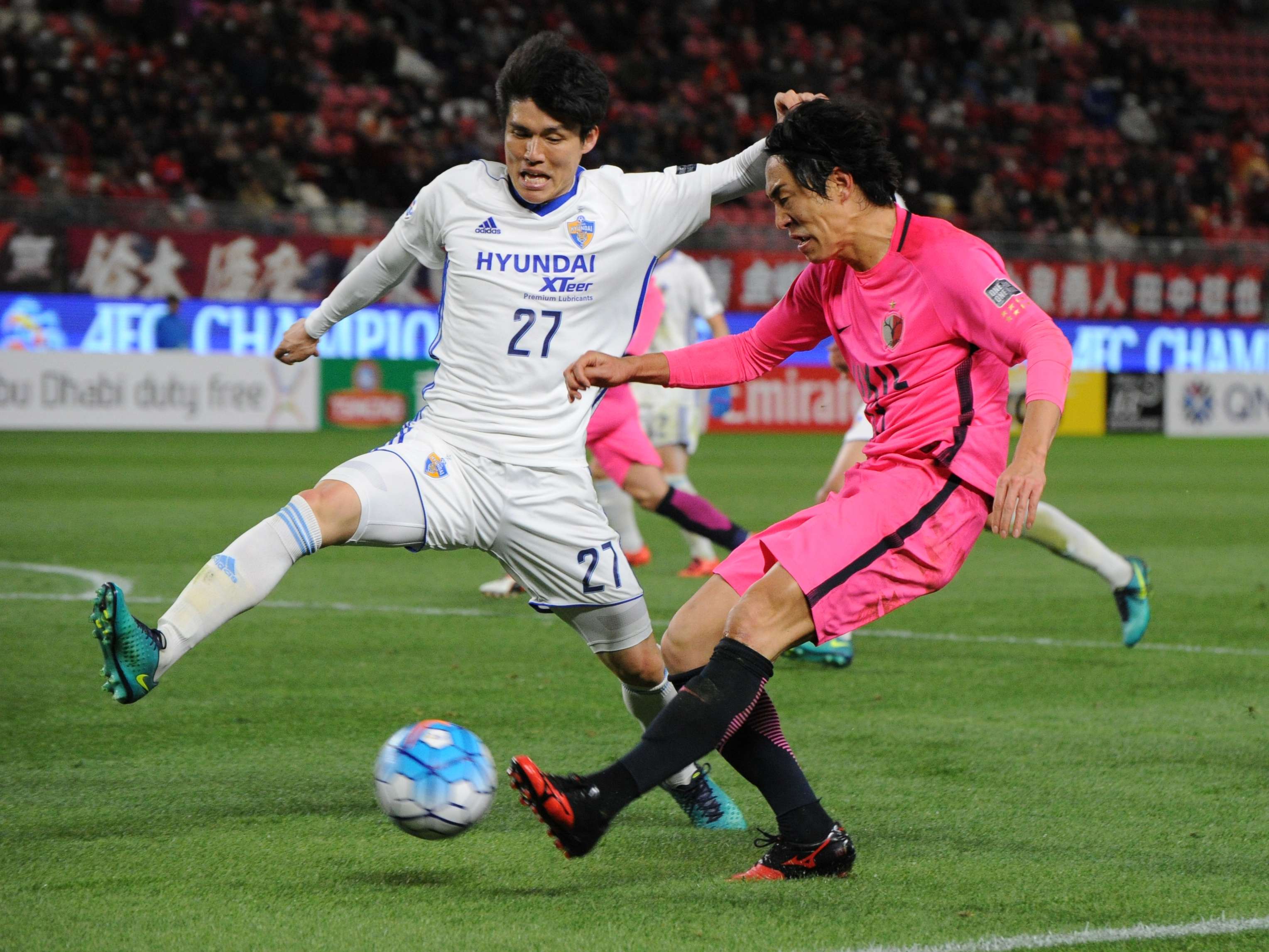 Mu Kanazaki of Kashima Antlers in action during the AFC Champions League Group E match between Kashima Antlers and Ulsan Hyndai at Kashima Soccer Stadium on February 21, 2017 in Kashima, Ibaraki, Japan