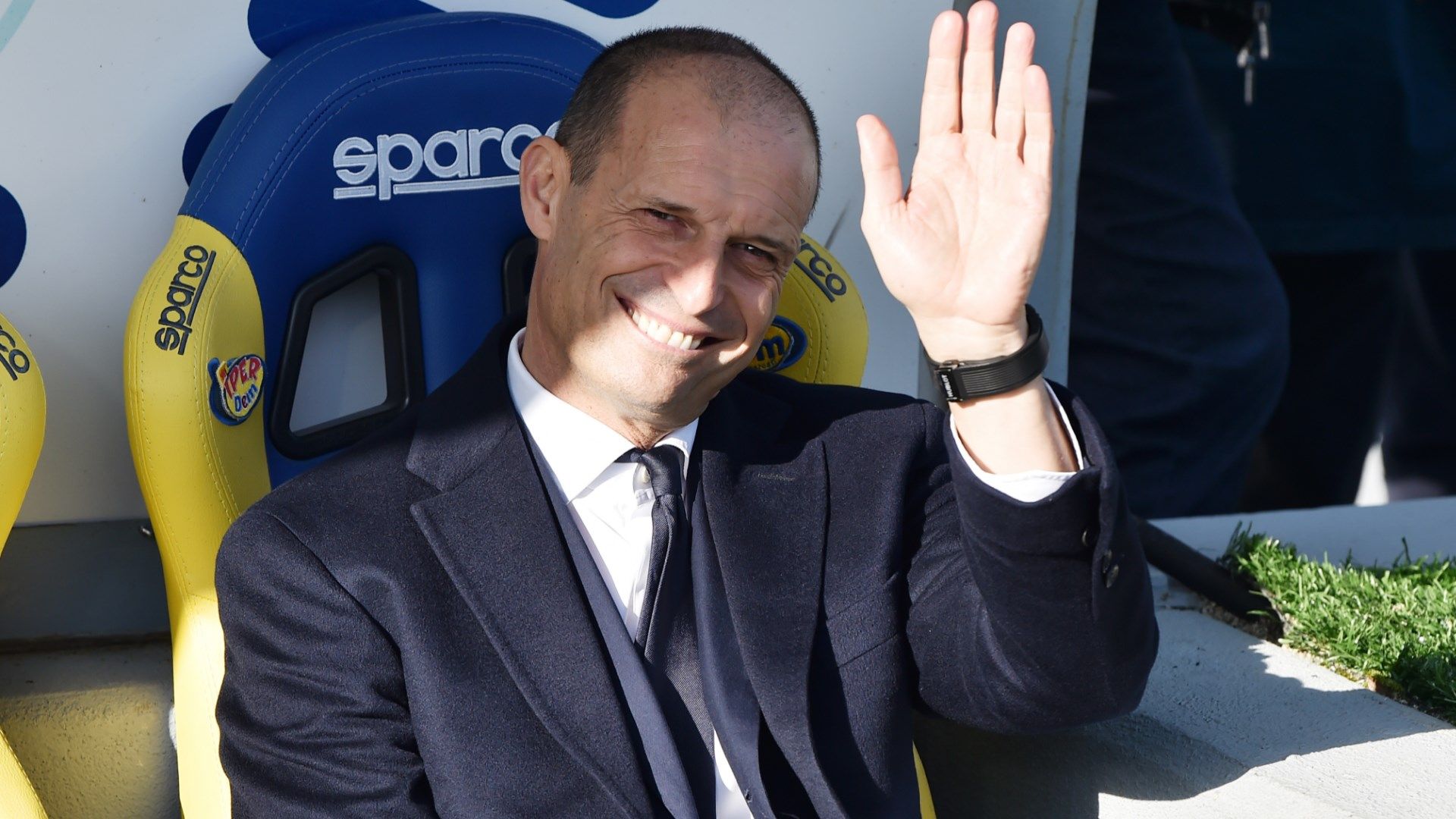 Massimiliano Allegri's Juventus kept up the pressure on Inter