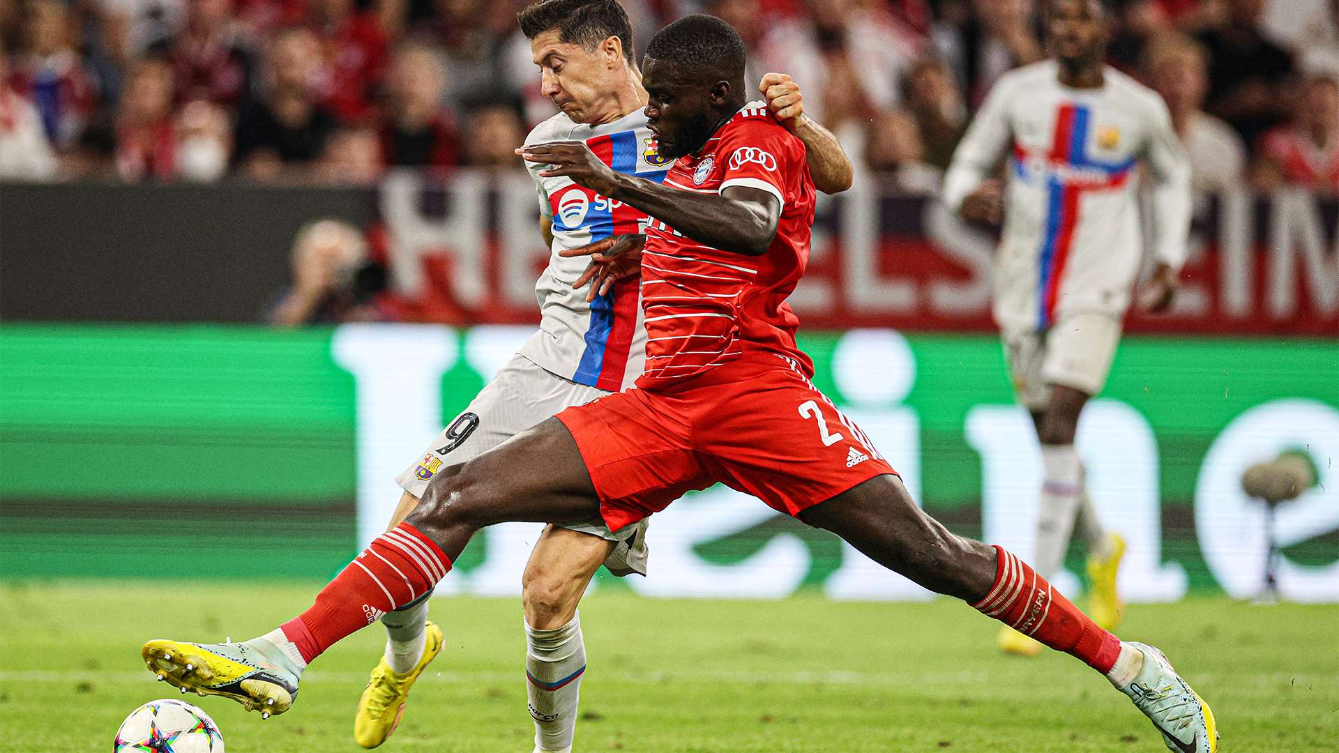 Dayot Upamecano Bayern Munich Barcelona 2022-23
