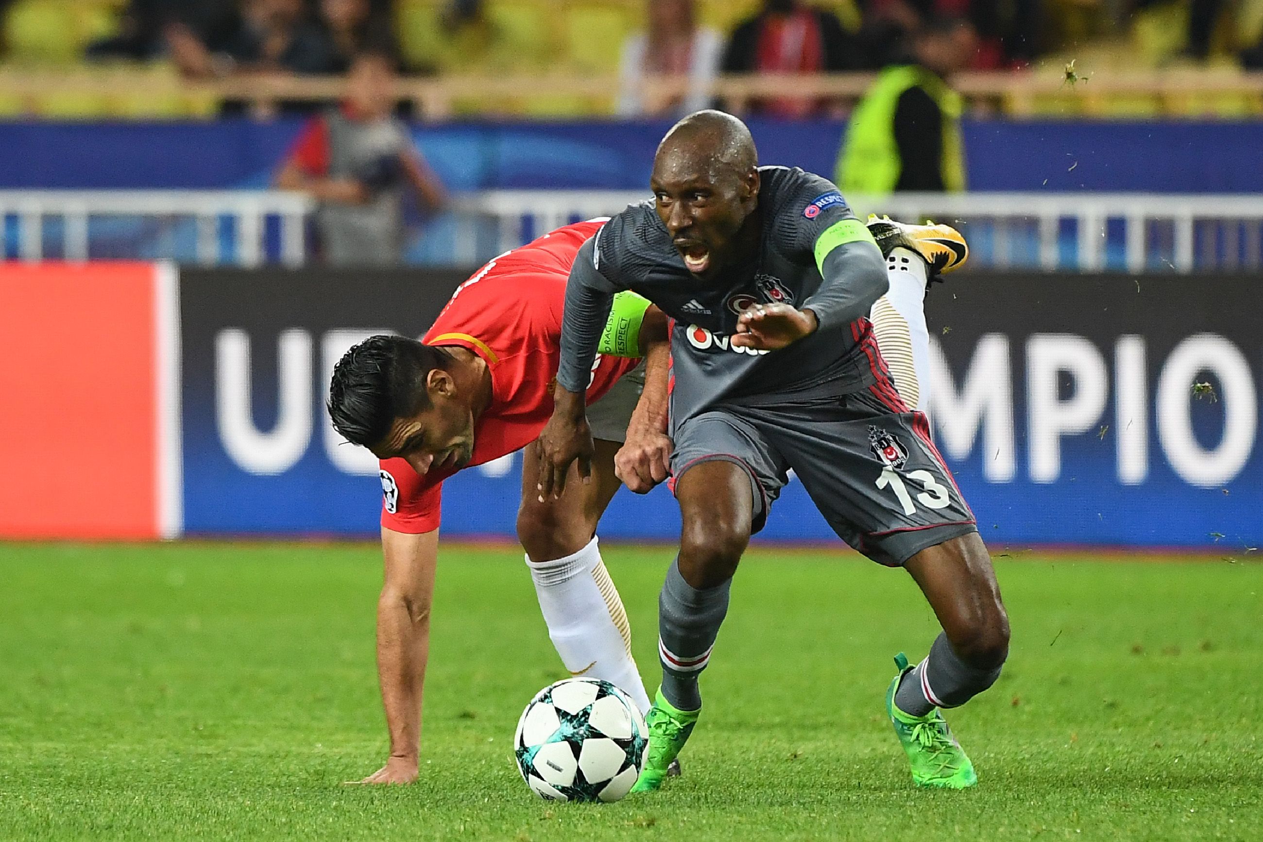 Atiba Hutchinson Monaco Besiktas 10/17/17