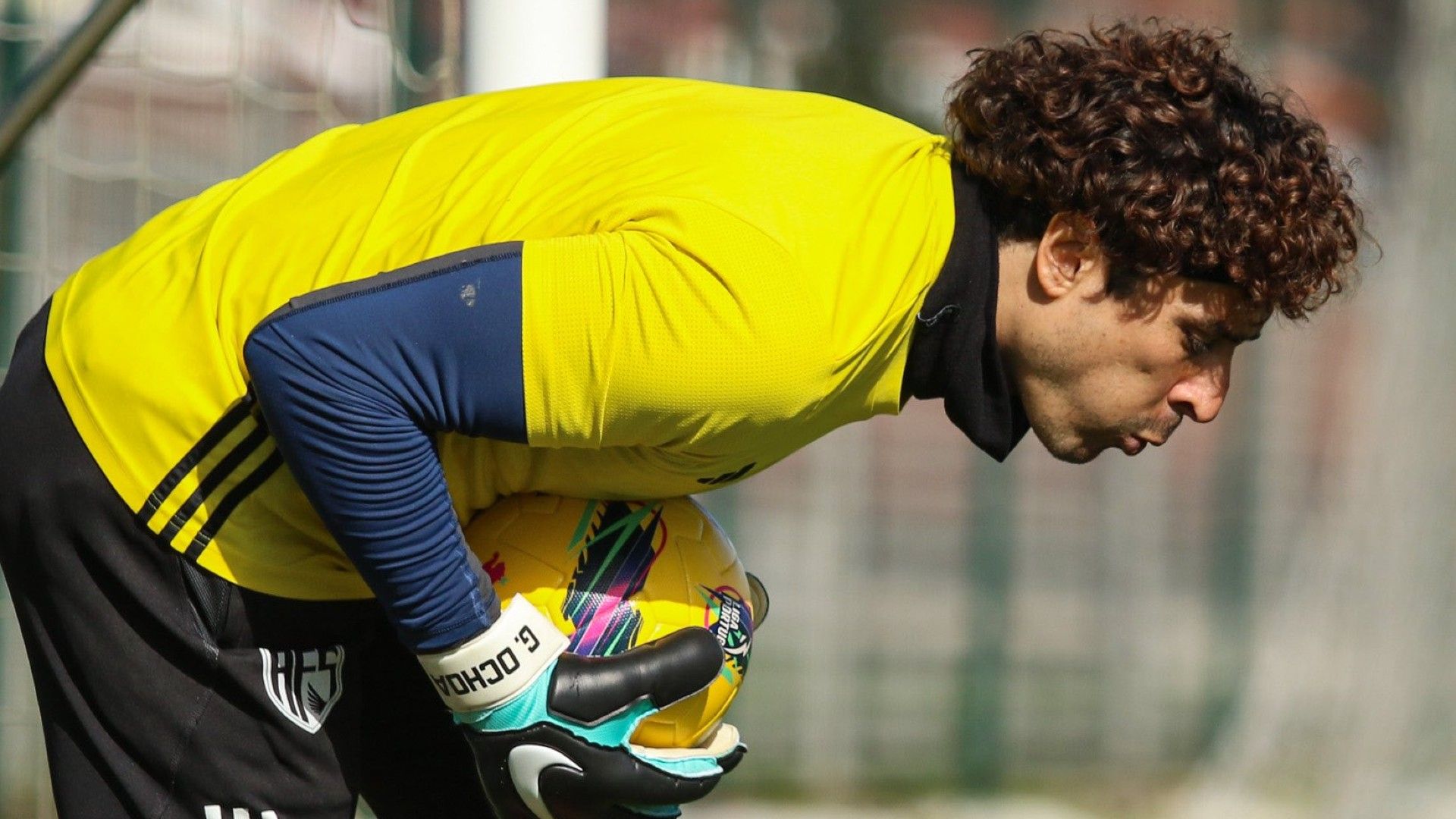 Guillermo Ochoa AVS Futebol SAD 2025