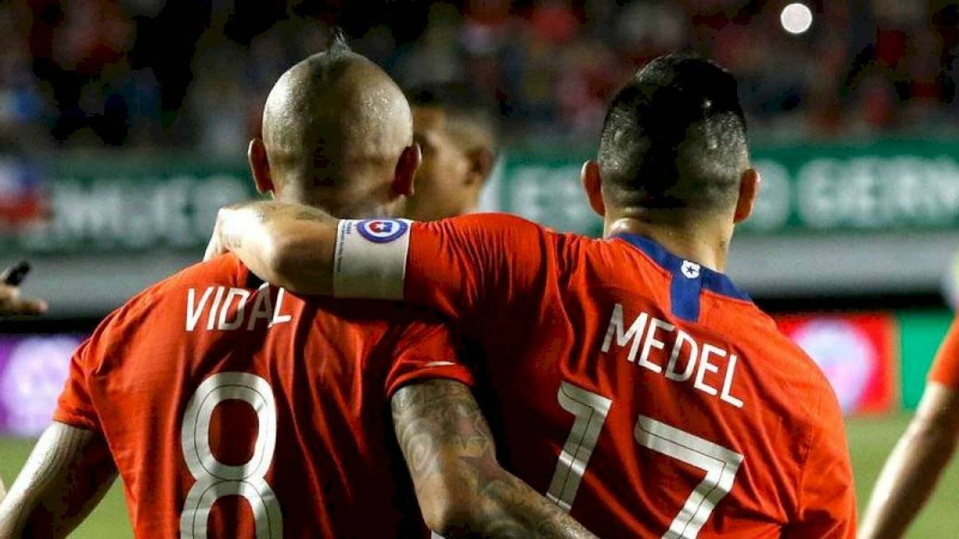 Arturo Vidal - Gary Medel