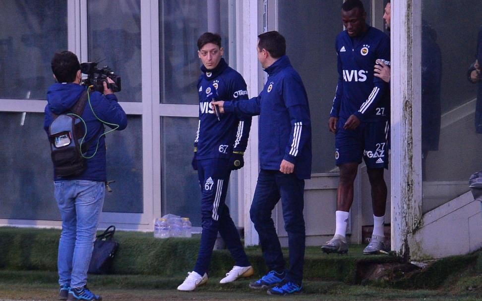 GER ONLY Mesut Özil Fenerbahce