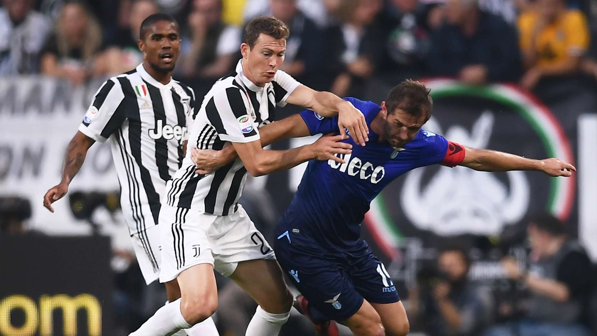 Stephan Lichtsteiner Senad Lulic Juventus Lazio Serie A