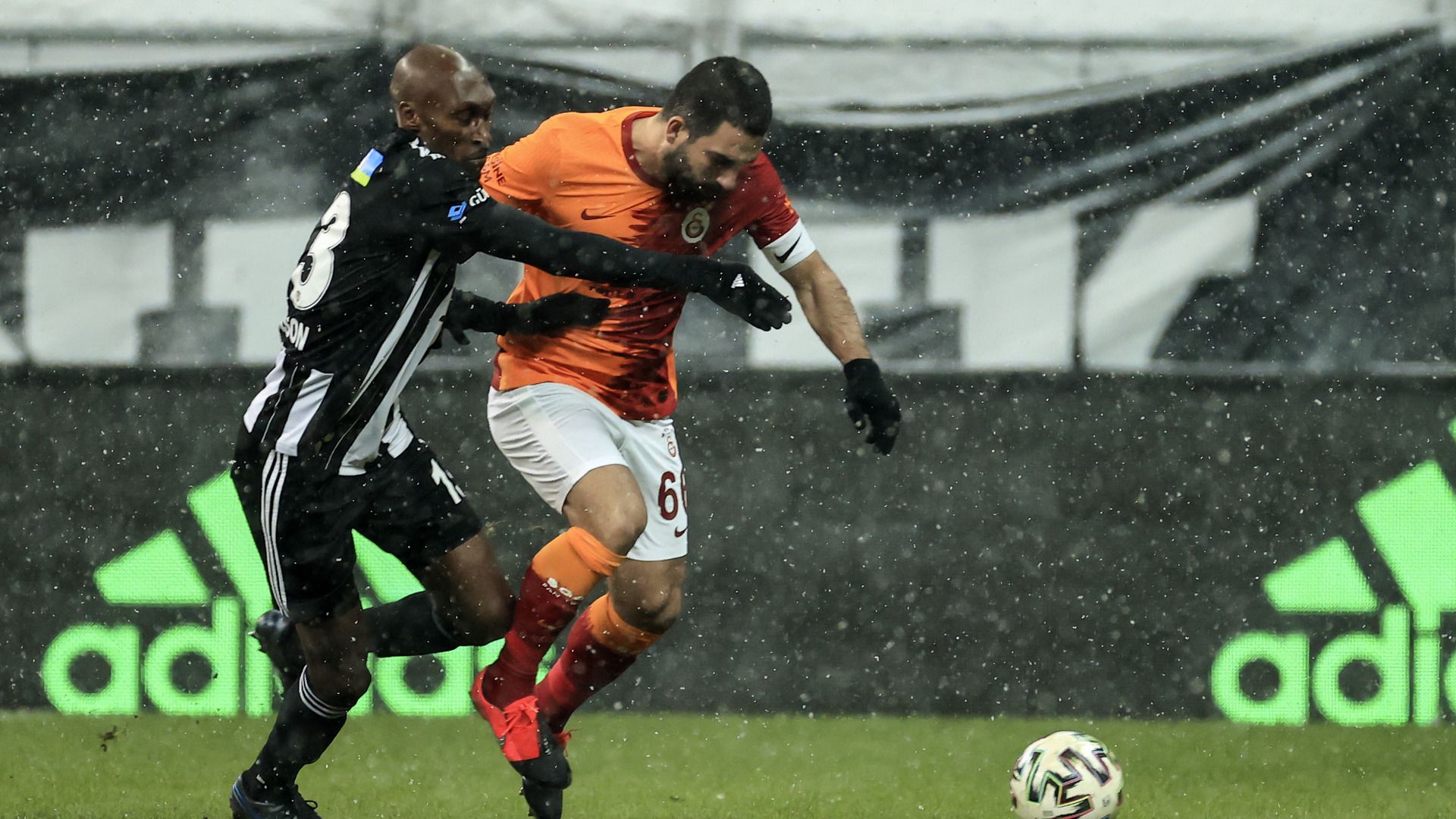 Besiktas Galatasaray 01172021 Atiba Hutchinson Arda Turan