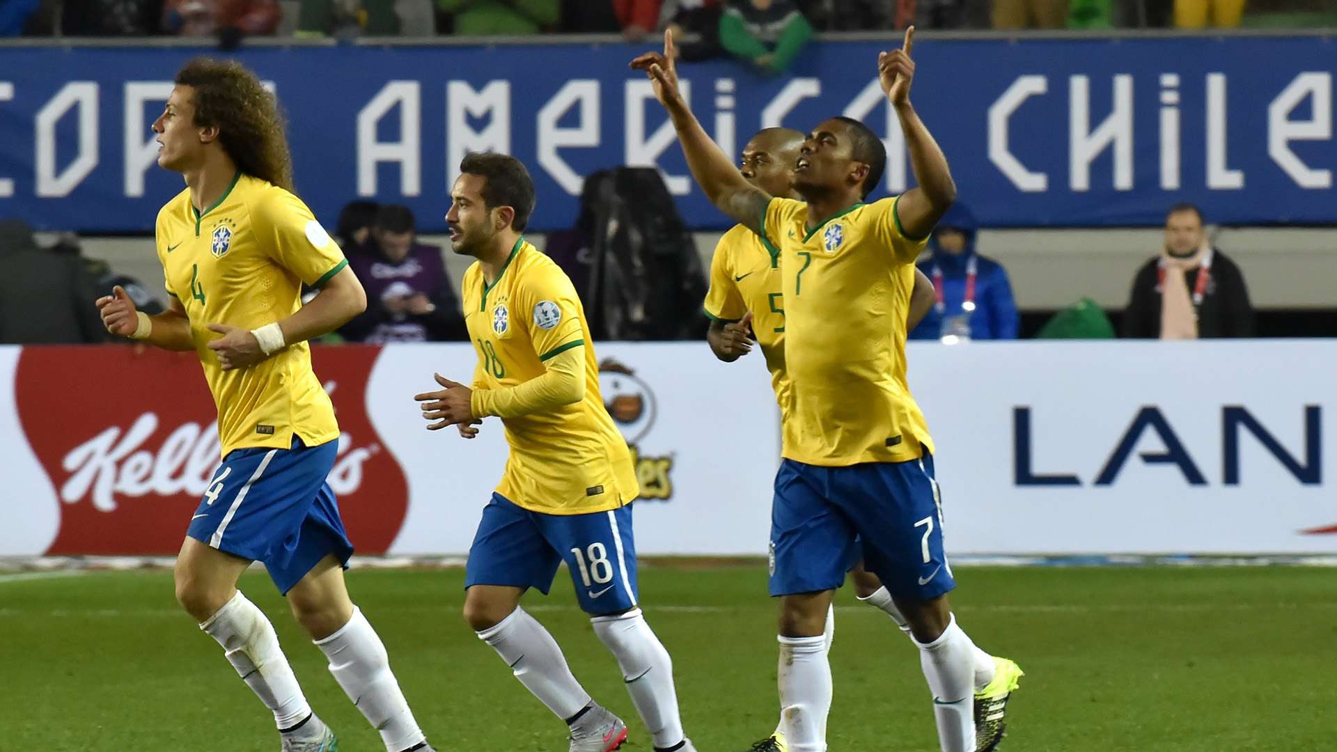 Douglas Costa Brazil Peru Copa America Temuco 14062015