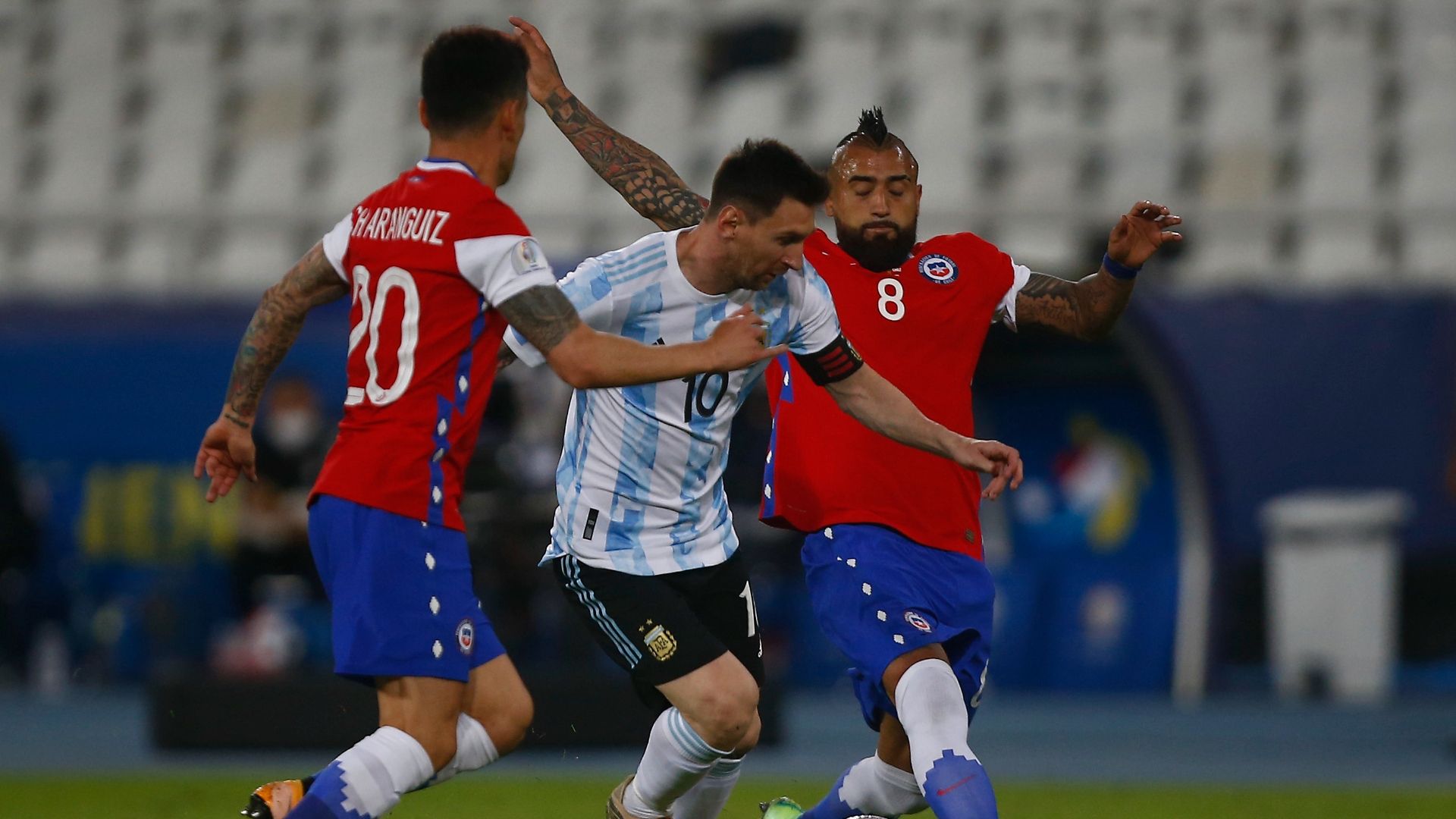 Lionel Messi - Arturo Vidal Chile Argentina