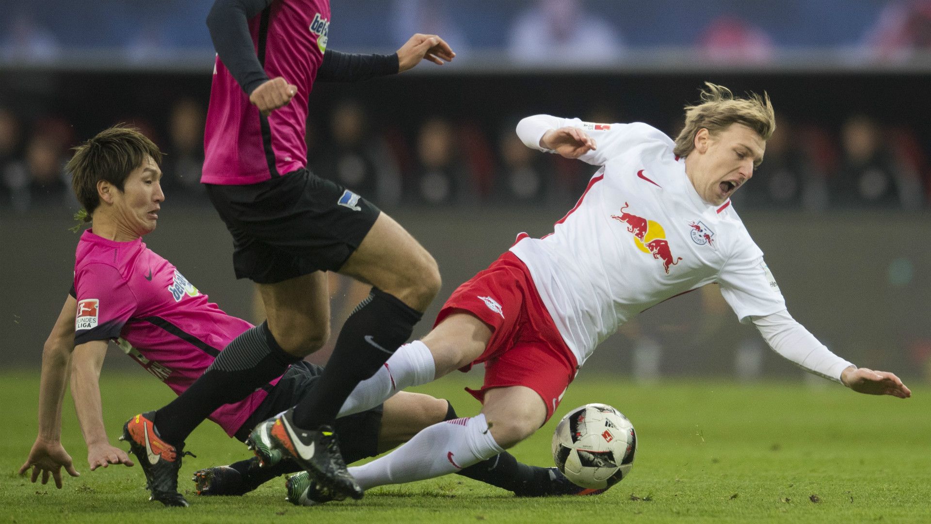 GENKI HARAGUCHI HERTHA BERLIN EMIL FORSBERG LEIPZIG GERMAN BUNDESLIGA 17122016