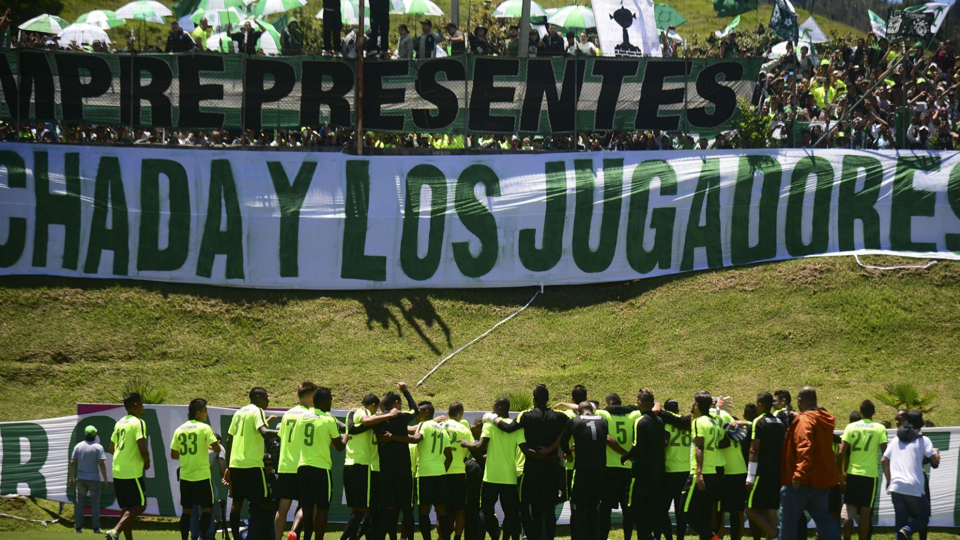 Hinchas se toman entrenamiento de Atlético nacional