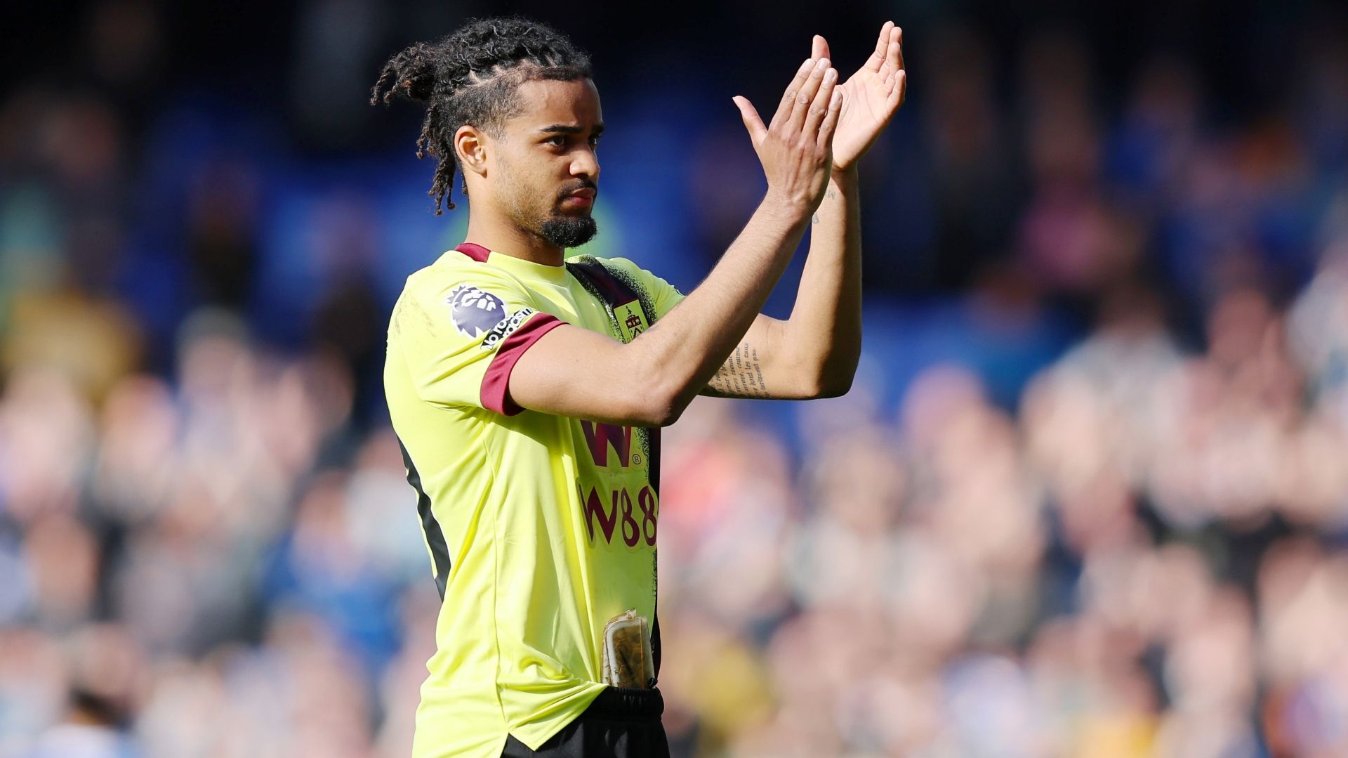 Lorenz Assignon Burnley 2023-2024