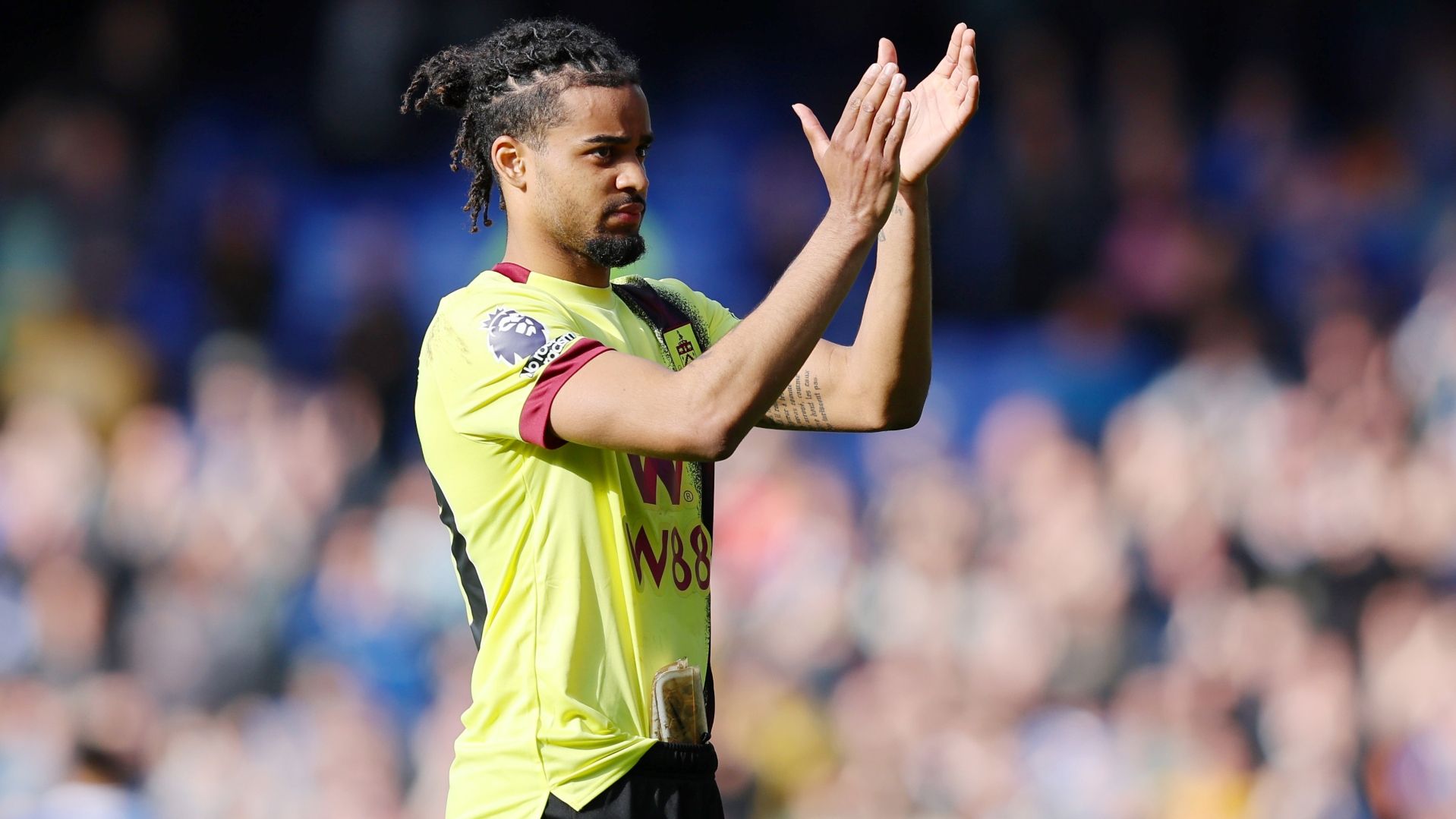 Lorenz Assignon Burnley 2023-2024