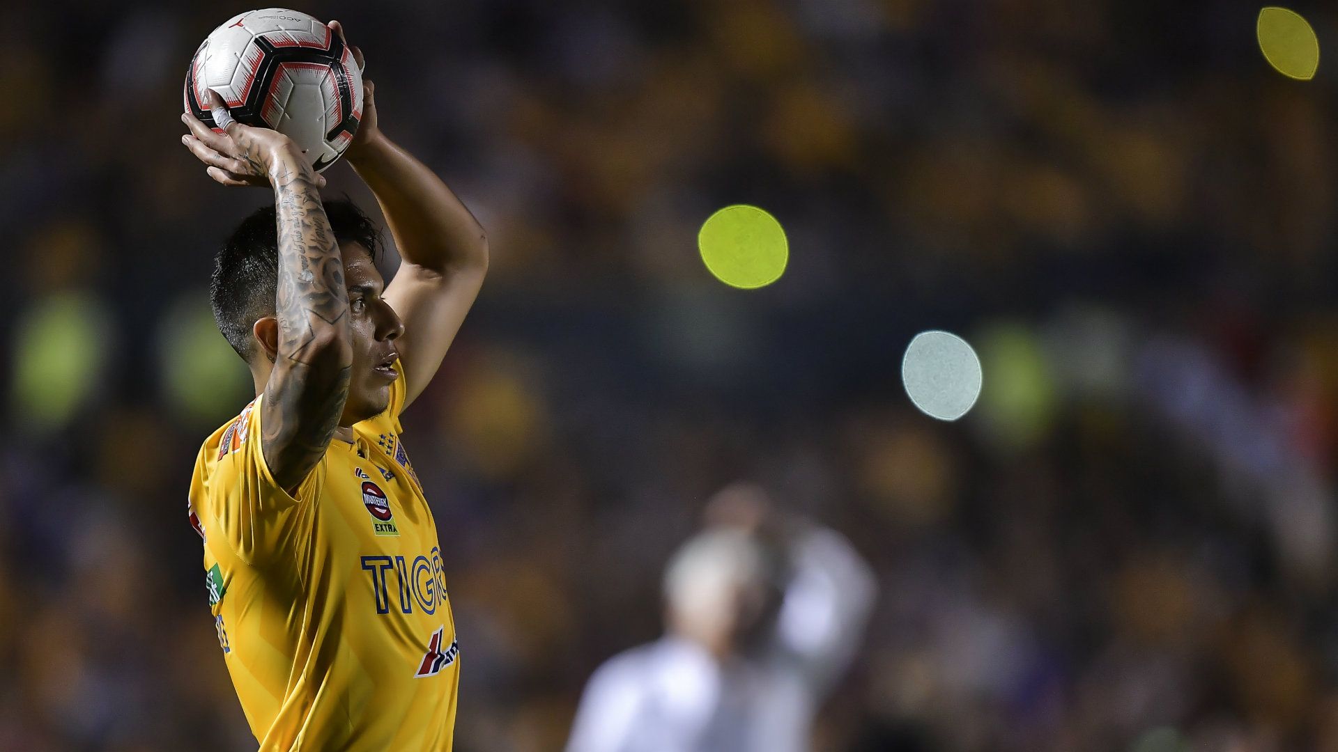 Carlos Salcedo Tigres 280519