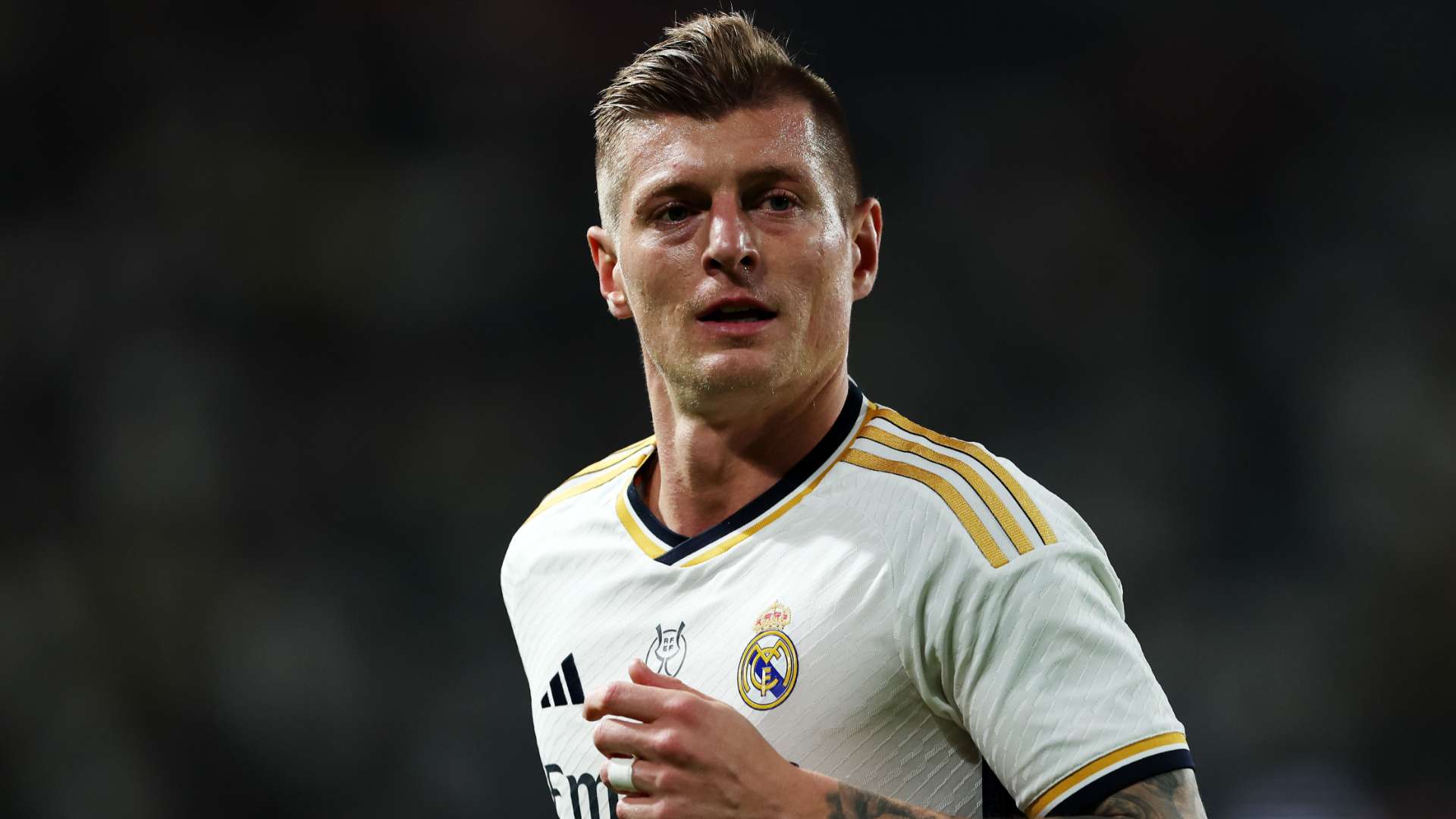 Florent Malouda urges Chelsea to sign Real Madrid star Toni Kroos.