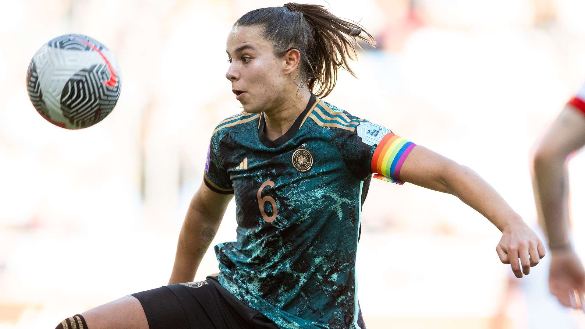 Lena Oberdorf of Germany battle