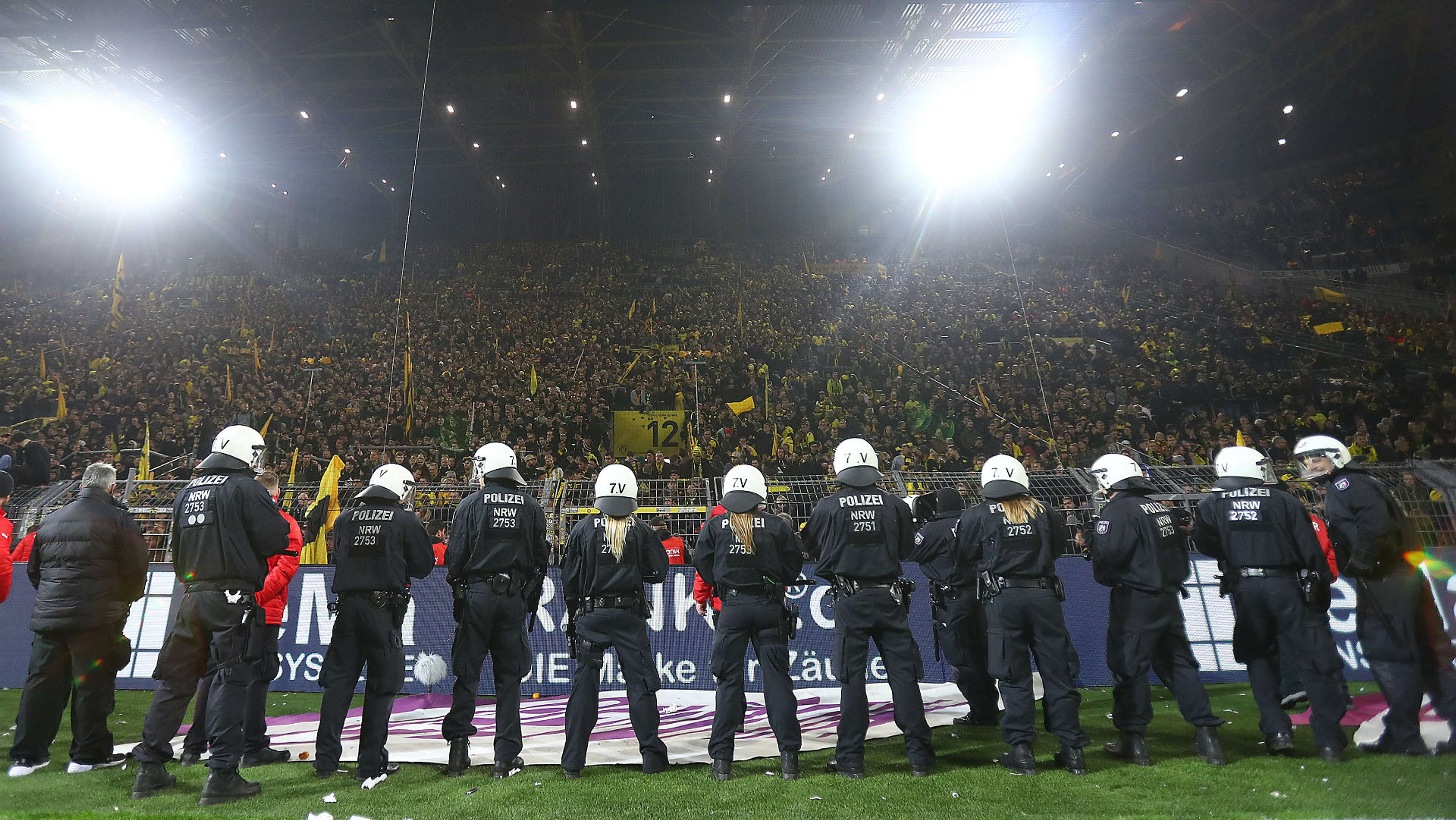 Borussia Dortmund v Schalke, police, 17/18