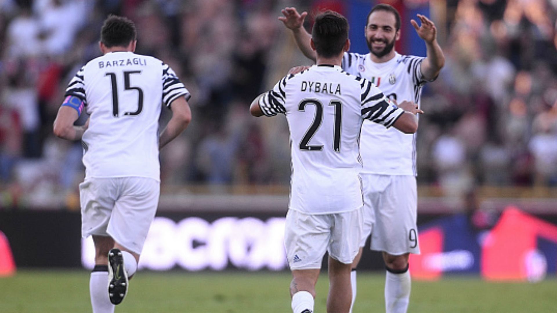 Paulo Dybala Gonzalo Higuain Bologna Juventus Serie A