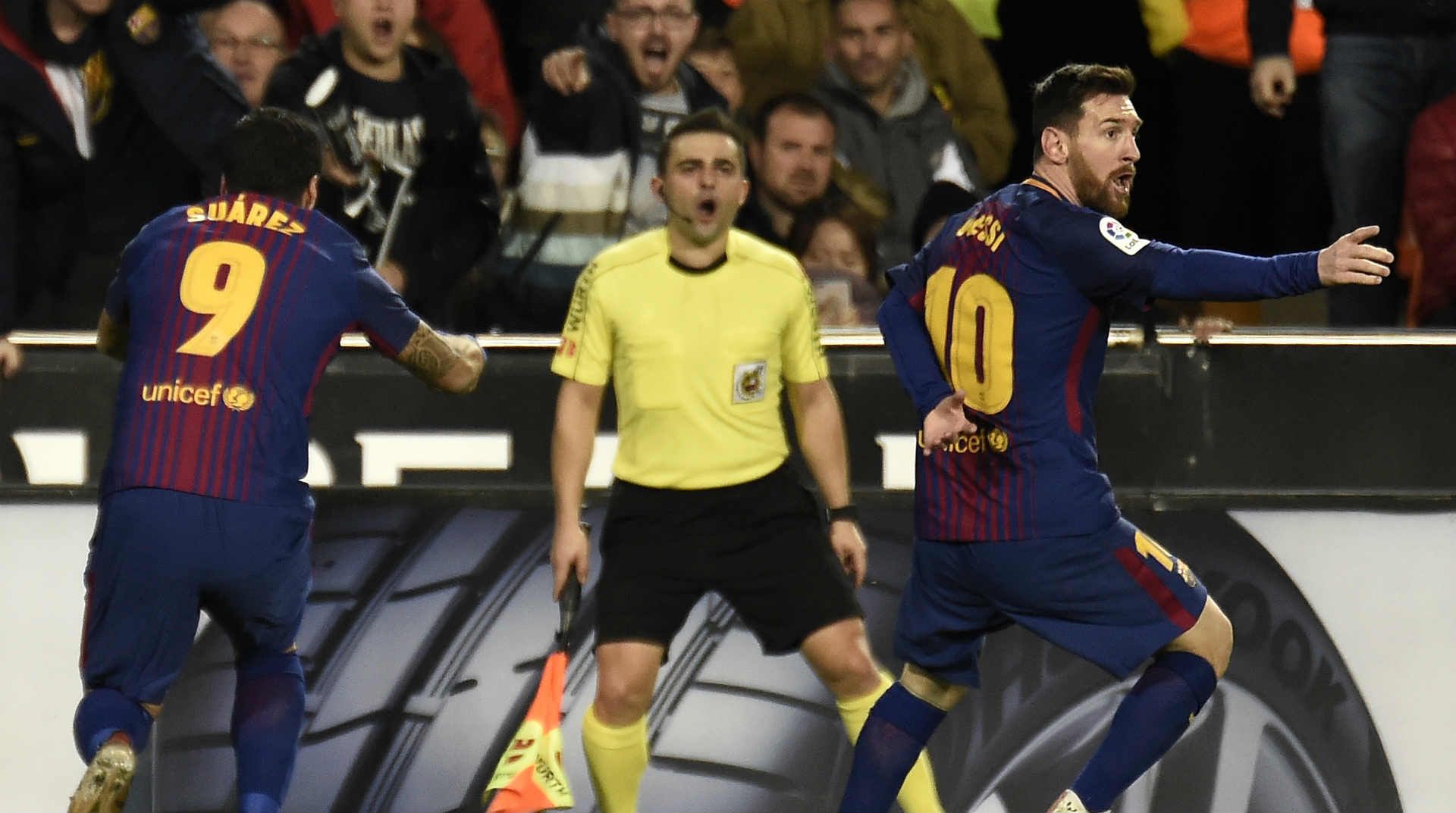 GettyImages-879672508 messi suarez valencia