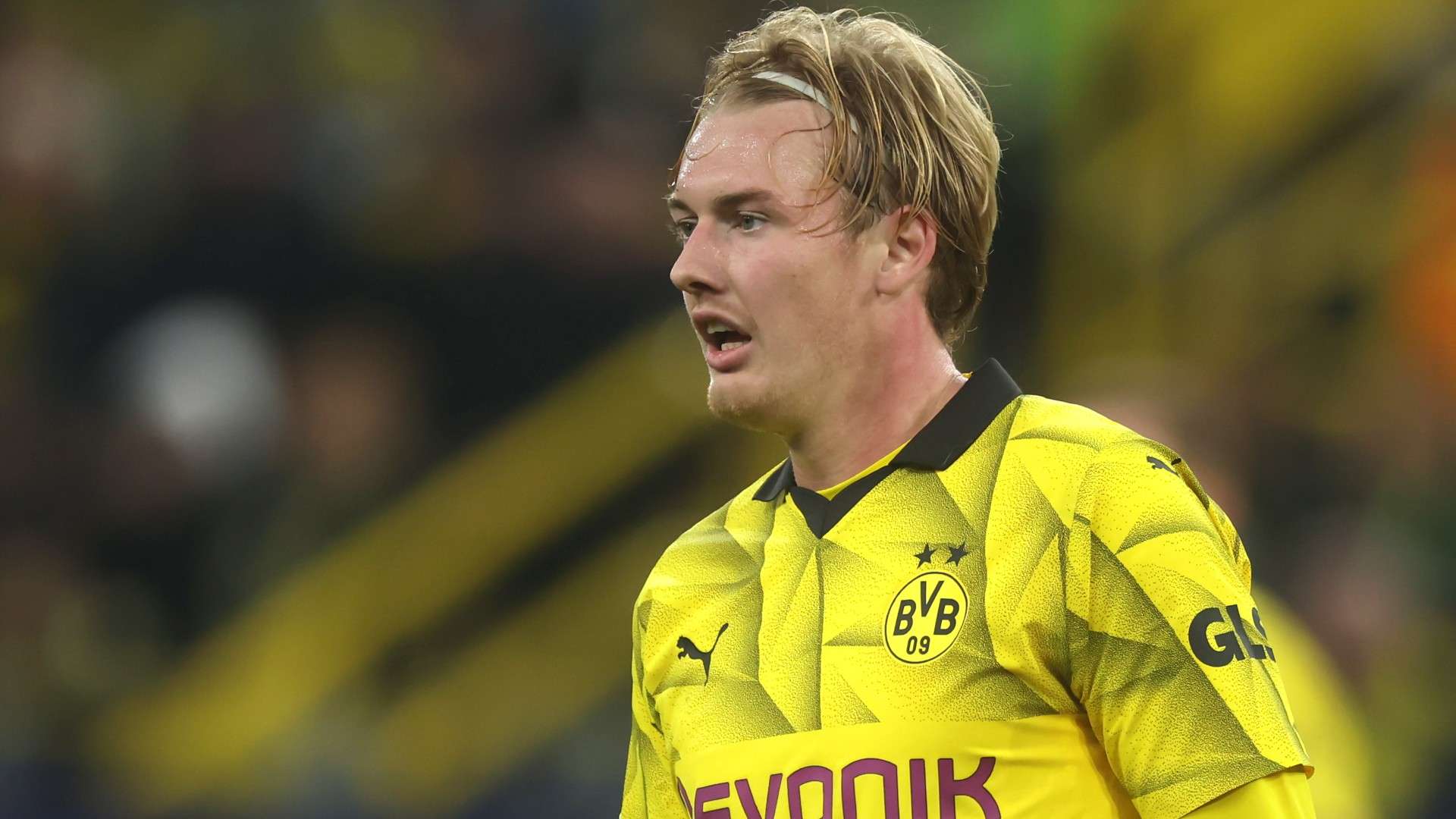 Julian Brandt of Borussia Dortmund controls the ball