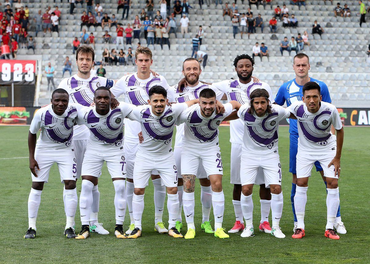 on-pitch-insane-nike-osmanlispor-17-18-home-away-kits (6).jpg