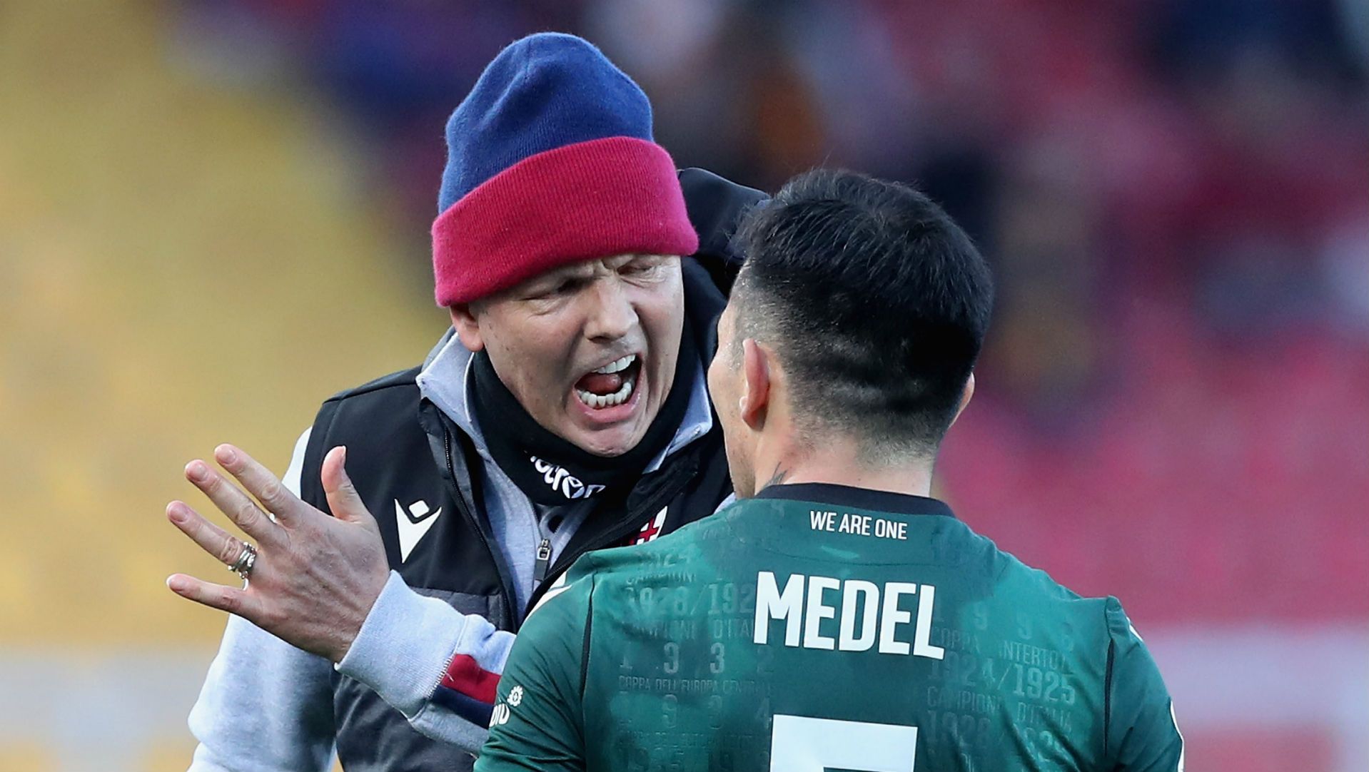 221219 Lecce Bologna Sinisa Gary Medel