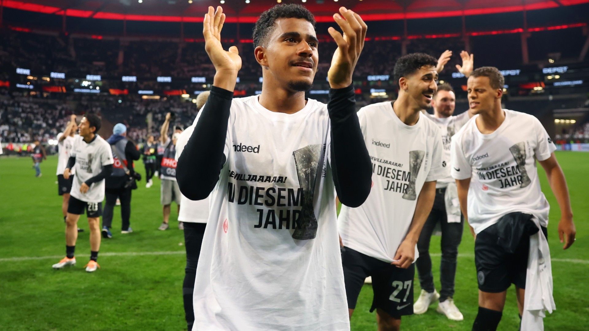 Ansgar Knauff and team mates of Frankfurt 