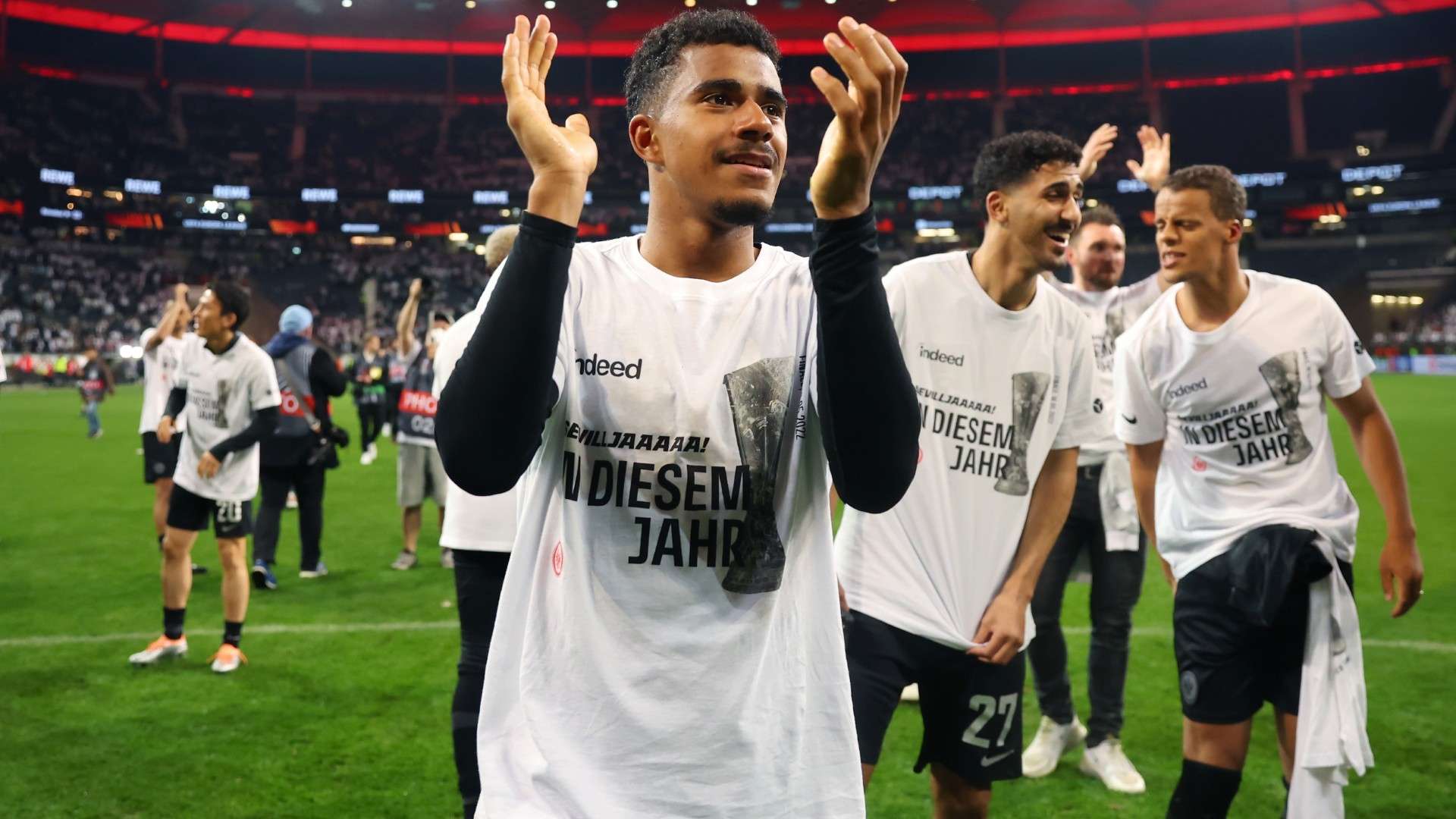 Ansgar Knauff and team mates of Frankfurt