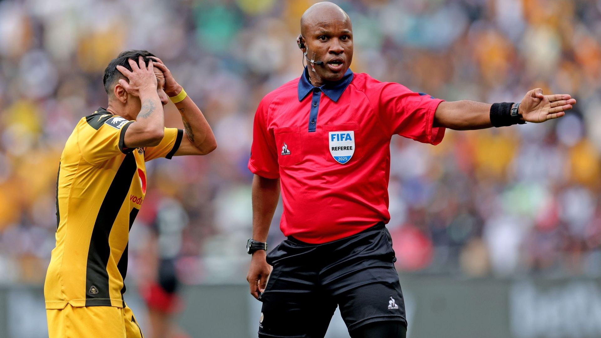 Gaston Sirino and referee Eungen Mdluli, Kaizer Chiefs vs Orlando Pirates