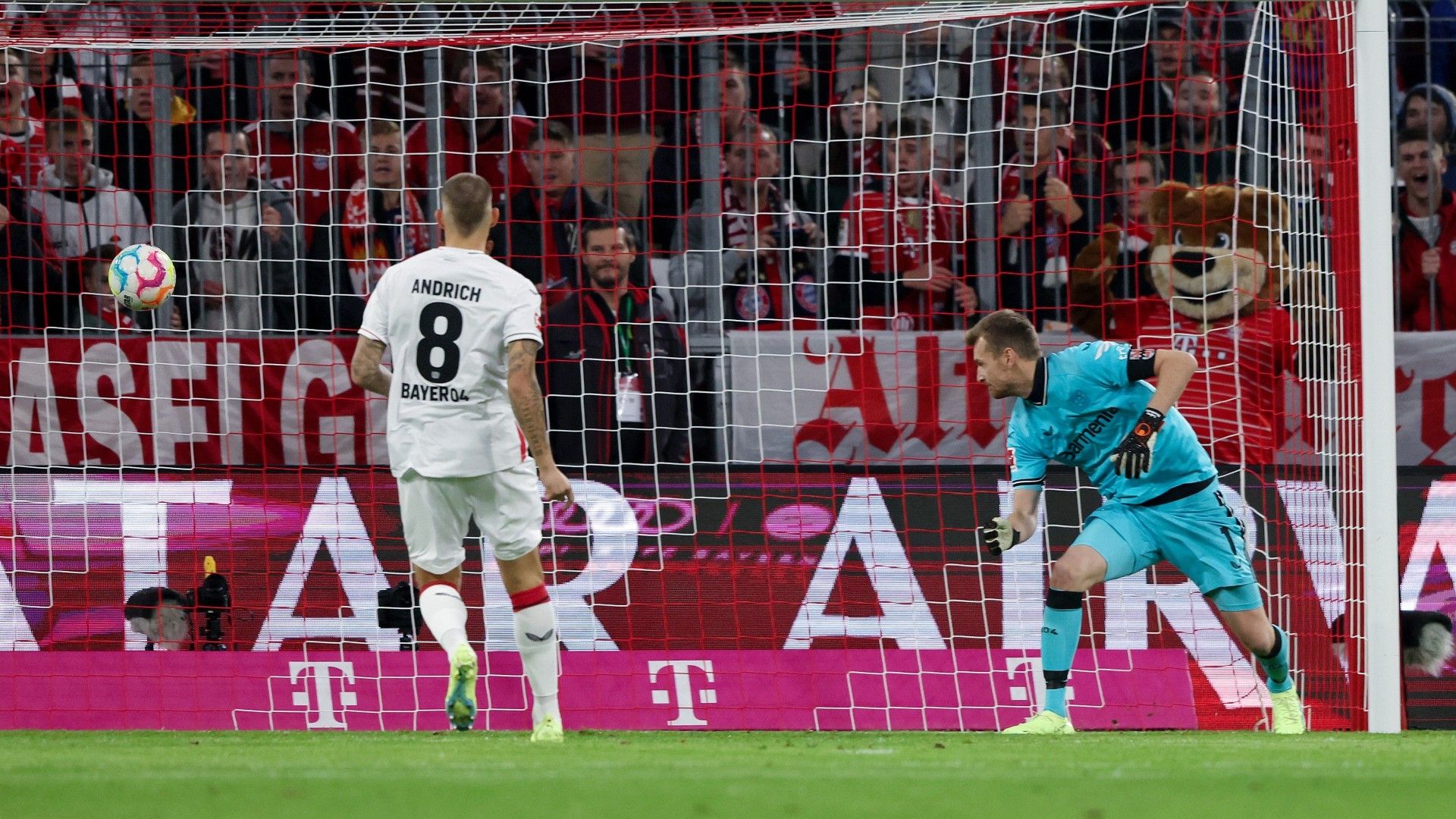 Lukas Hradecky Bayer Leverkusen 30092022