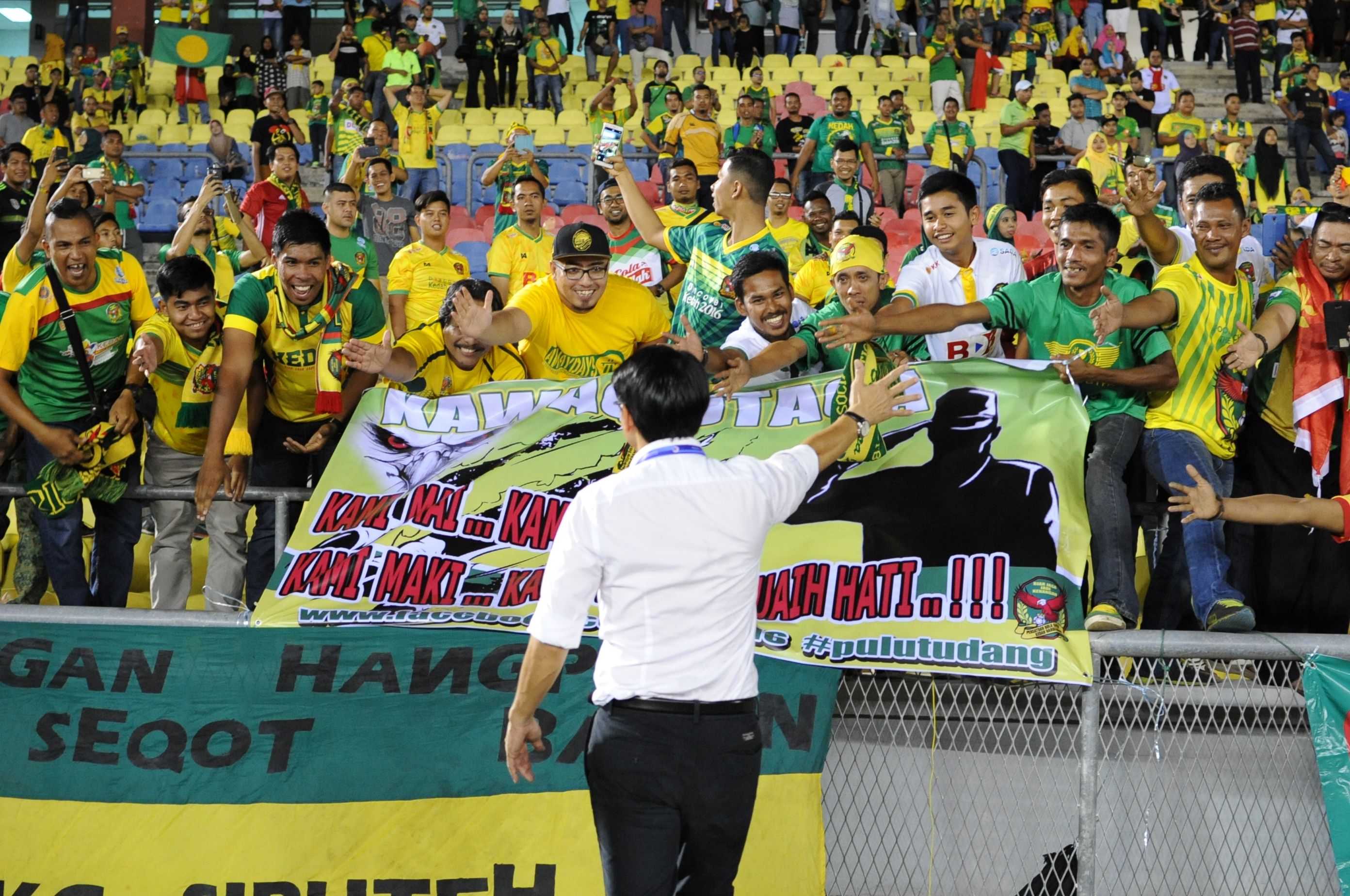 Kedah fans and head coach Tan Cheng Hoe 15/10/2016