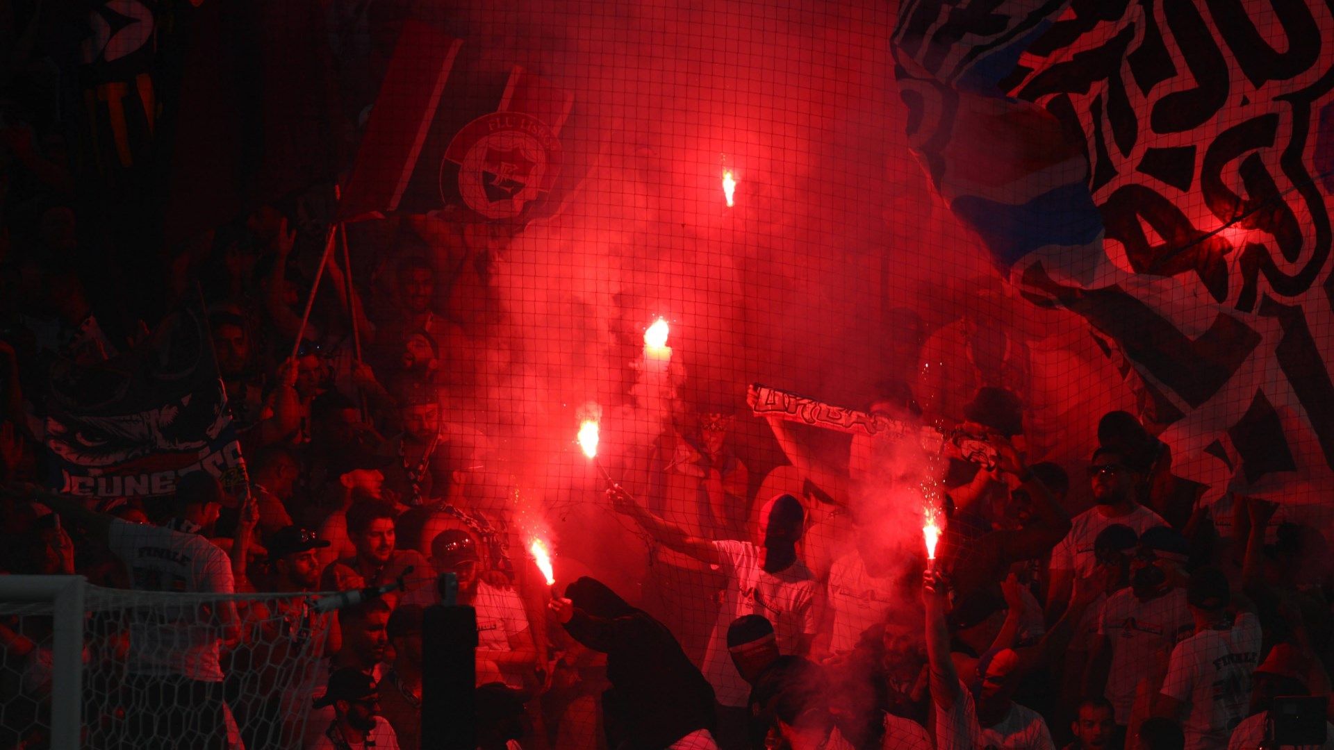 PSG fans flares