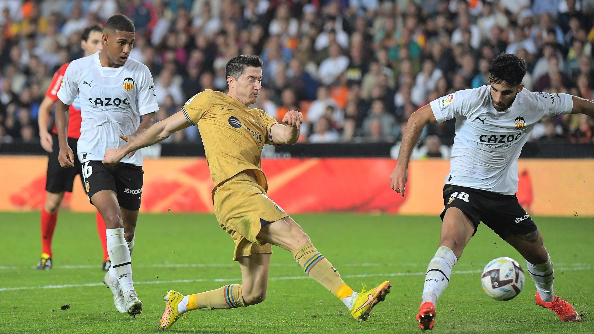 Robert Lewandowski Barcelona 2022-23