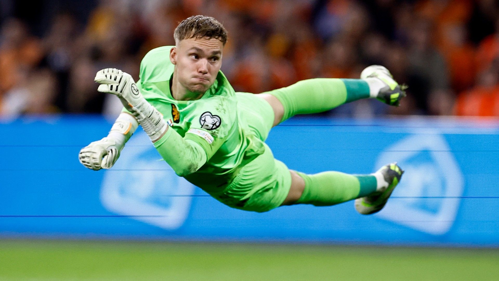 Netherland's goalkeeper Bart Verbruggen