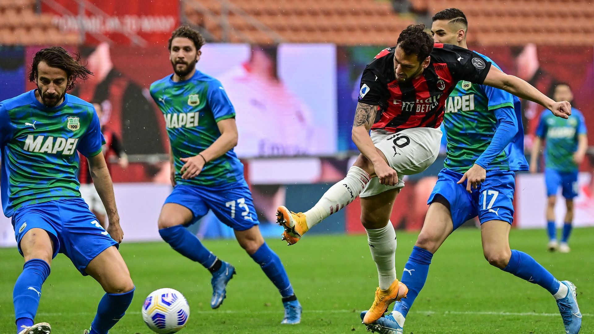 Hakan Calhanoglu. AC Milan vs Sassuolo 04.21.2021