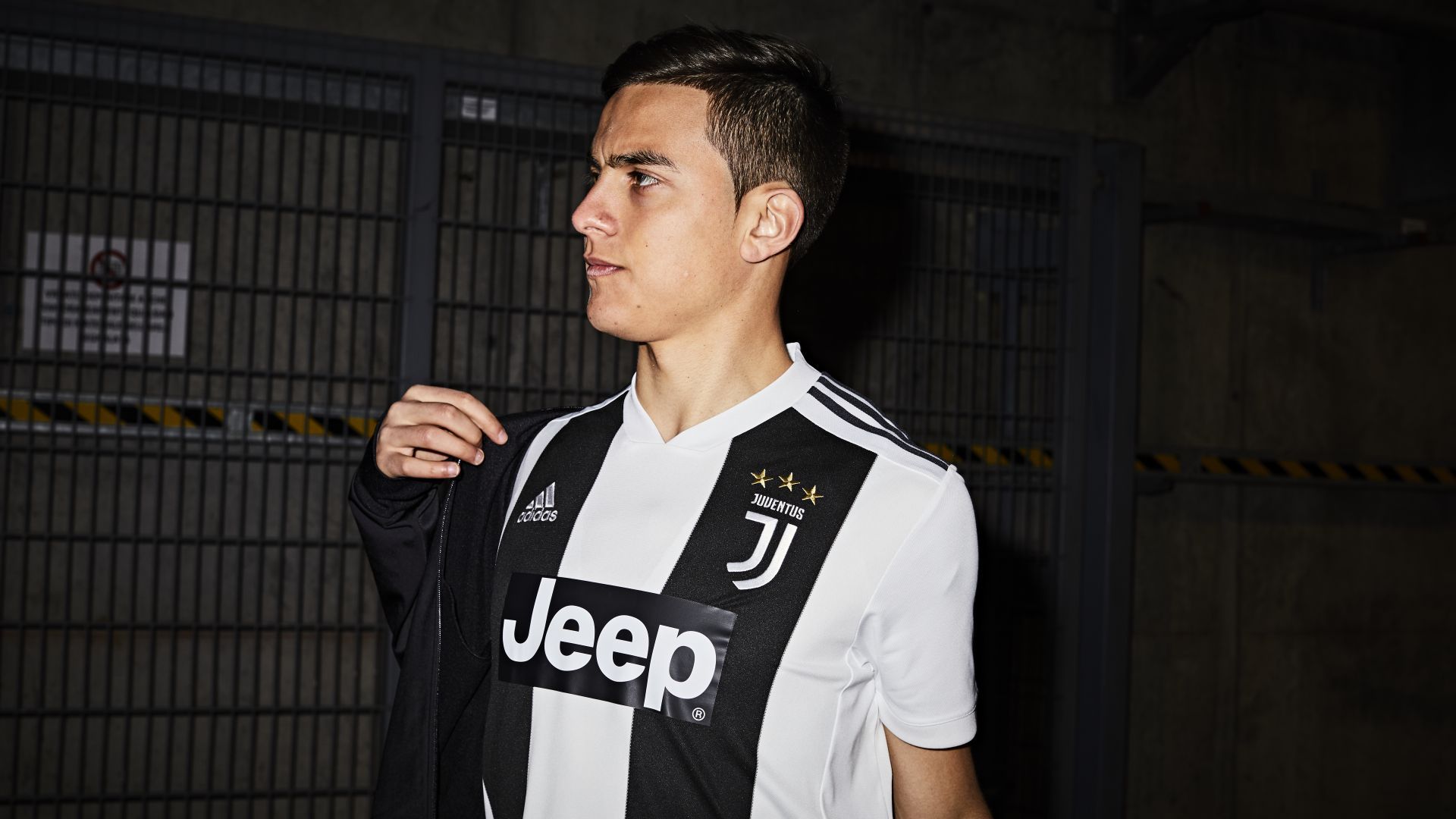 Paulo Dybala Juventus home kit 2018/2019