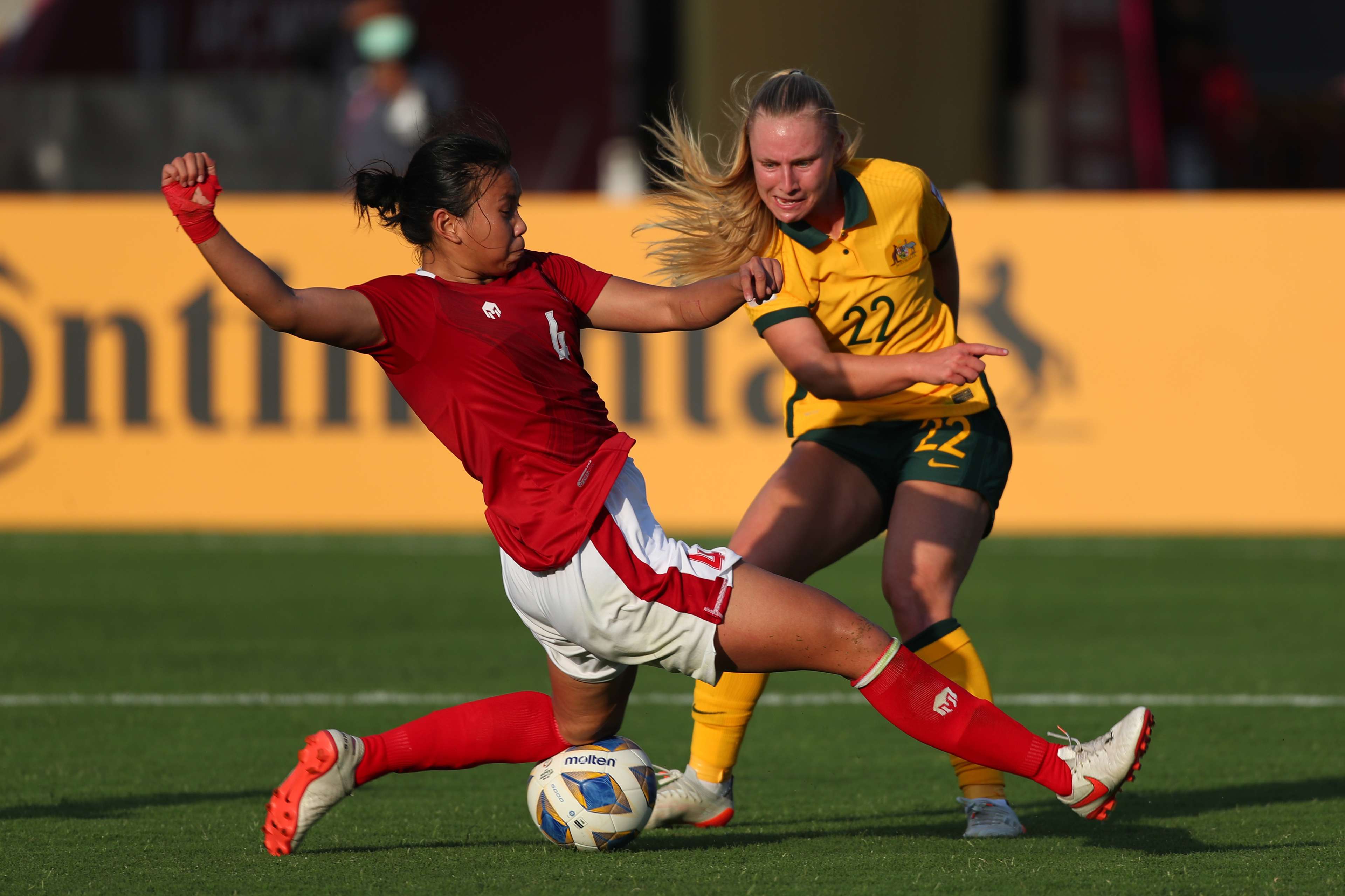 Uning siki katta edi, lekin u mos edi Kollej qizlari bilan anal porno onlayn