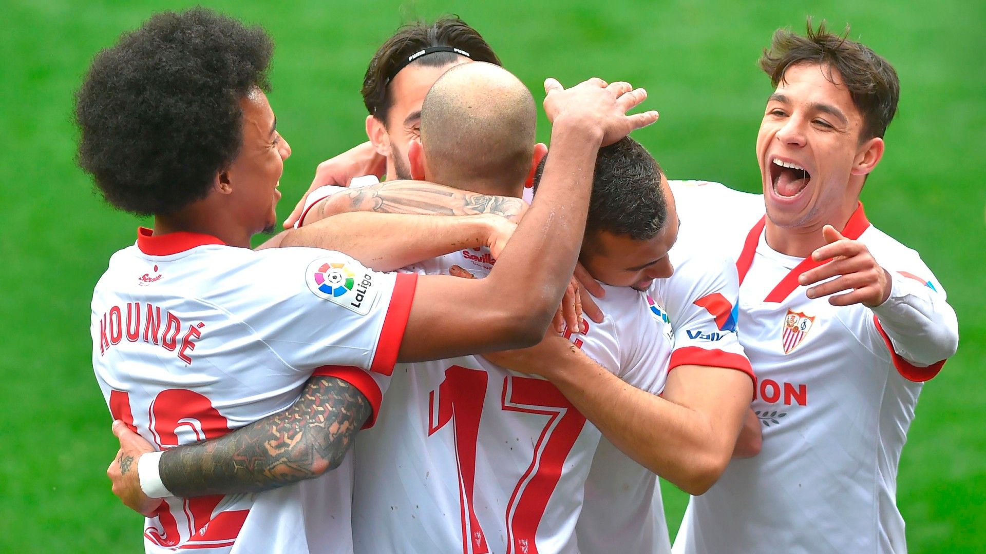 Sevilla celebrate 2020-21