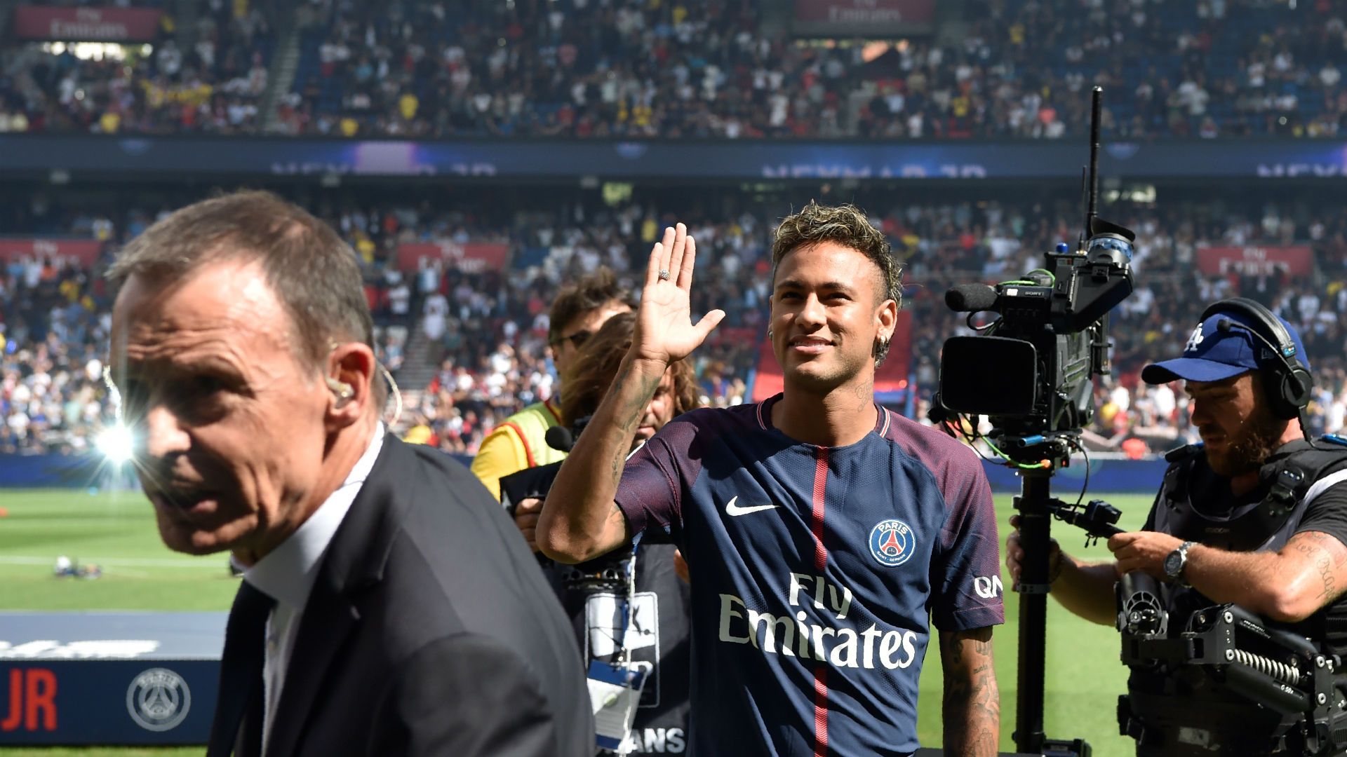Neymar presentation at Parc des Princes PSG 05082017