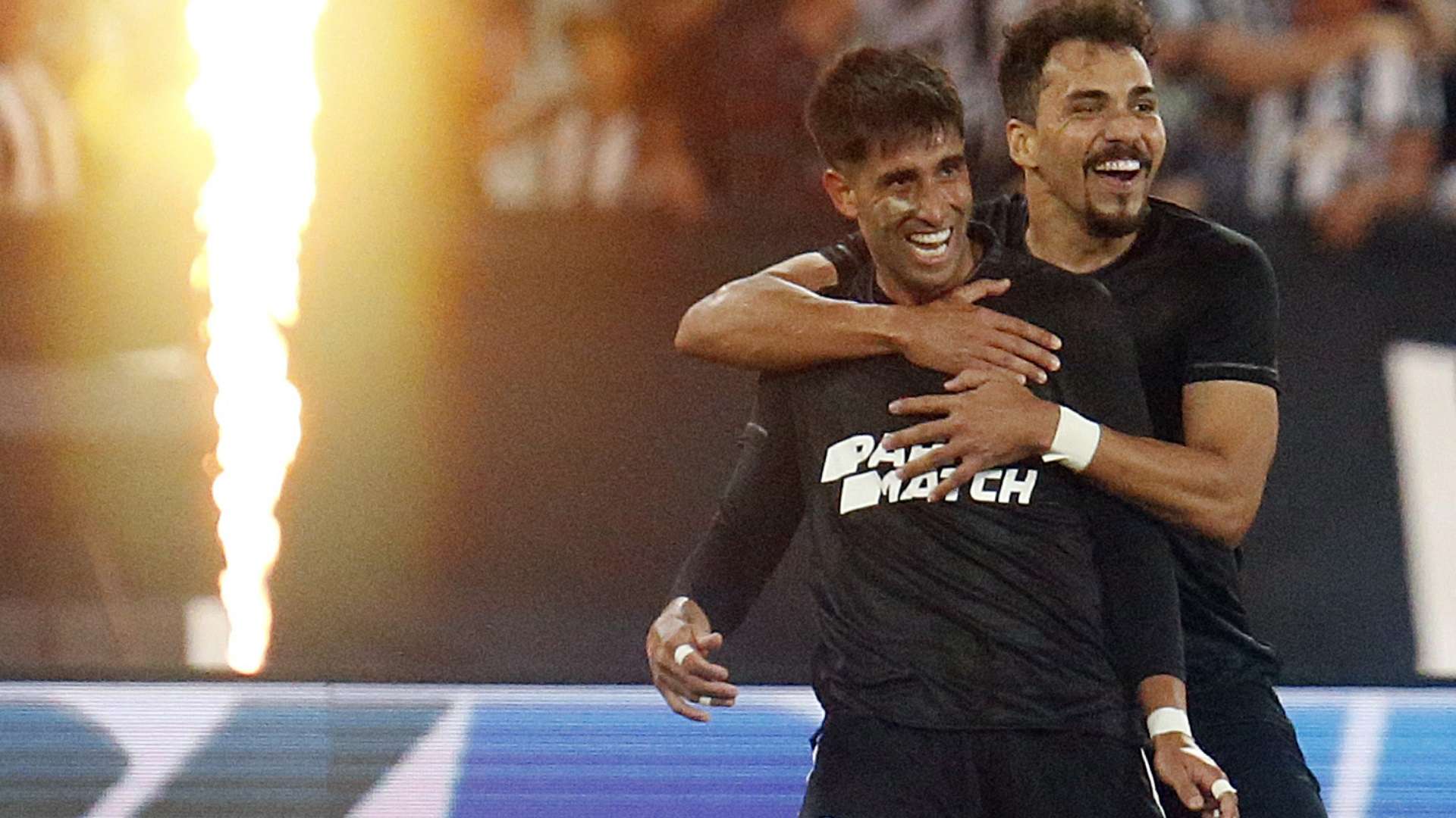 Di Placido e Eduardo, comemoram vitória do Botafogo sobre o Bragantino no Brasileirão de 2023