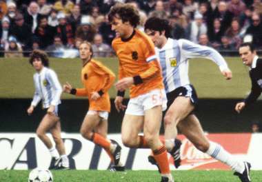 Ruud Krol Leopoldo Luque 1978 World Cup