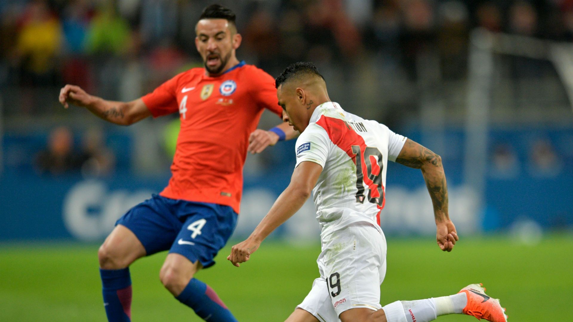 030719 Chile Perú Mauricio Isla Yoshimar Yotún