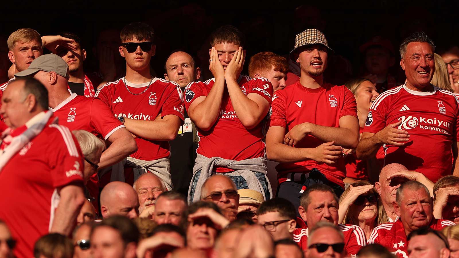 Brisanter Grund: Nottingham Forest erteilt Porno-Star Bonnie Blue "dauerhaftes Hausverbot"