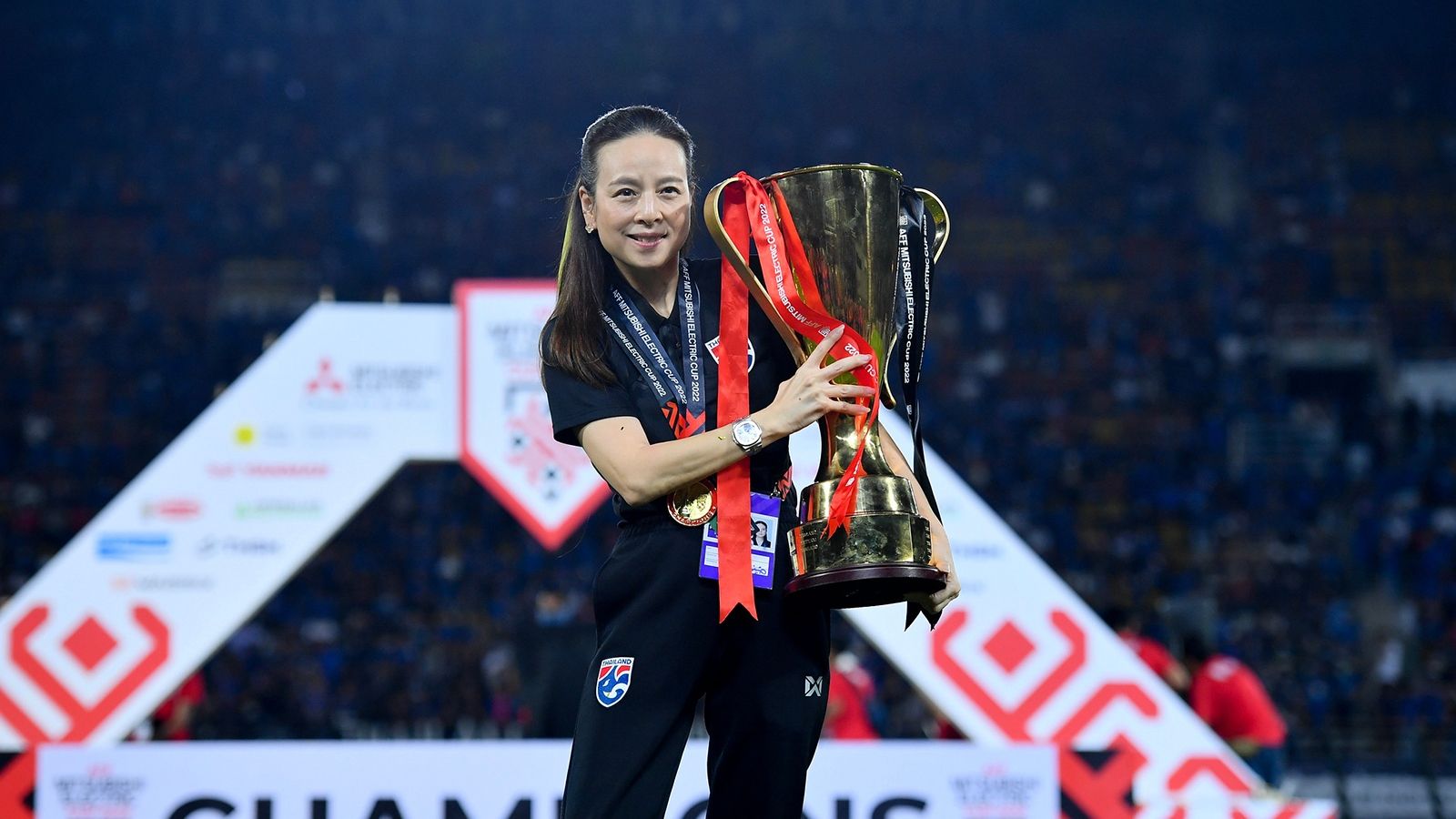 "มาดามแป้ง" นวลพรรณ ล่ำซำ