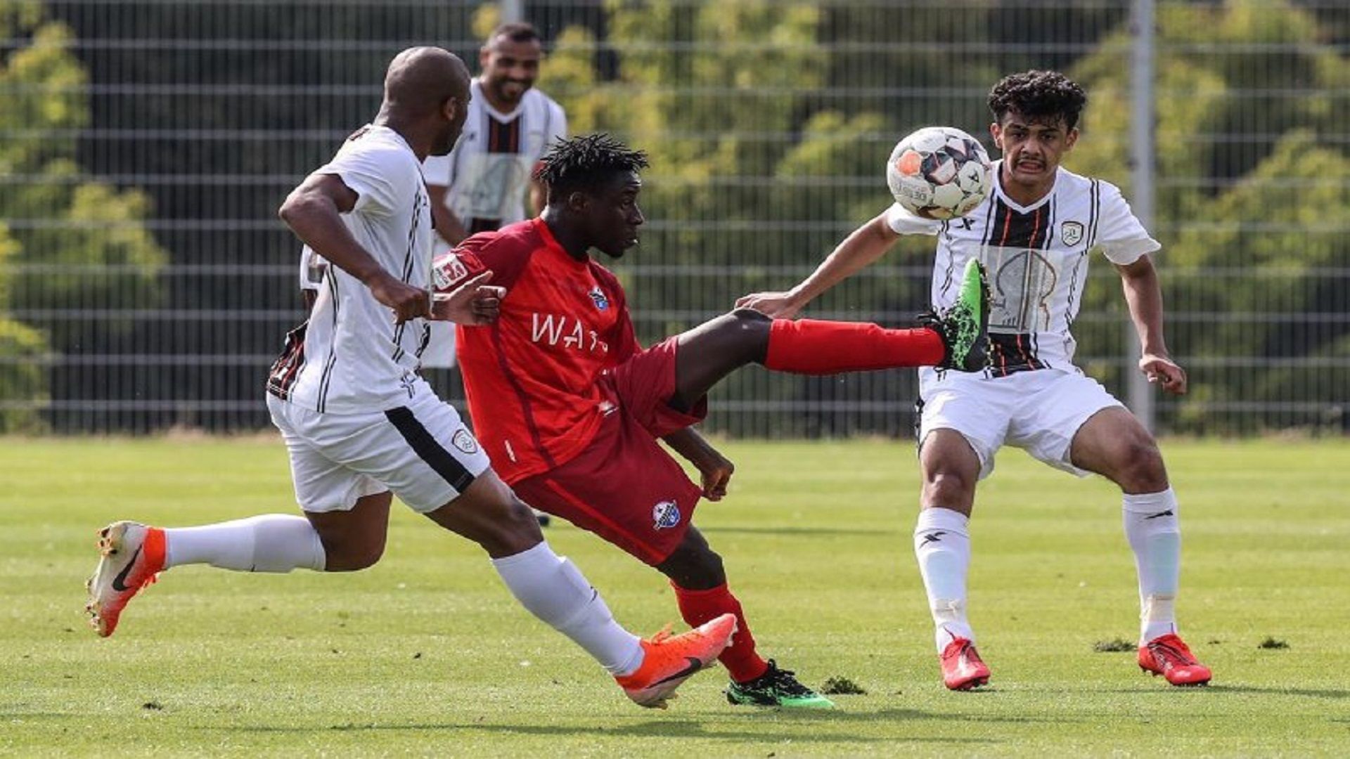 الشباب - بادربورن