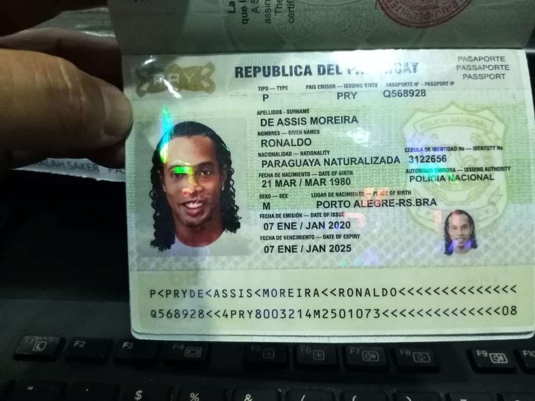 ROnaldinho Gaucho passaporte Paraguaio